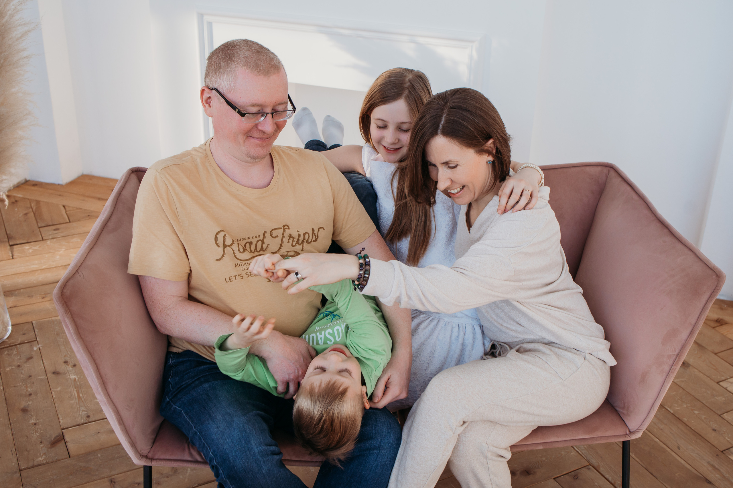 Семейная съемка в студии. Фотограф Людмила Смирнова. Фотокниги. Косулино. Екатеринбург