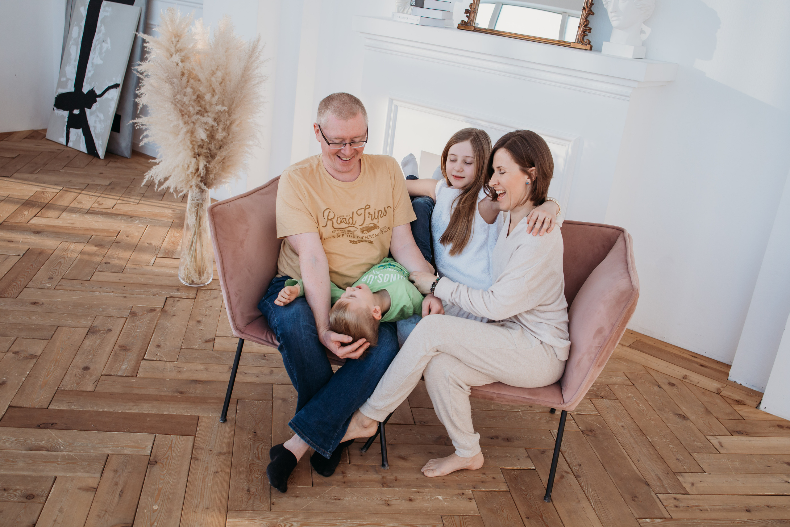 Семейная съемка в студии. Фотограф Людмила Смирнова. Фотокниги. Косулино. Екатеринбург