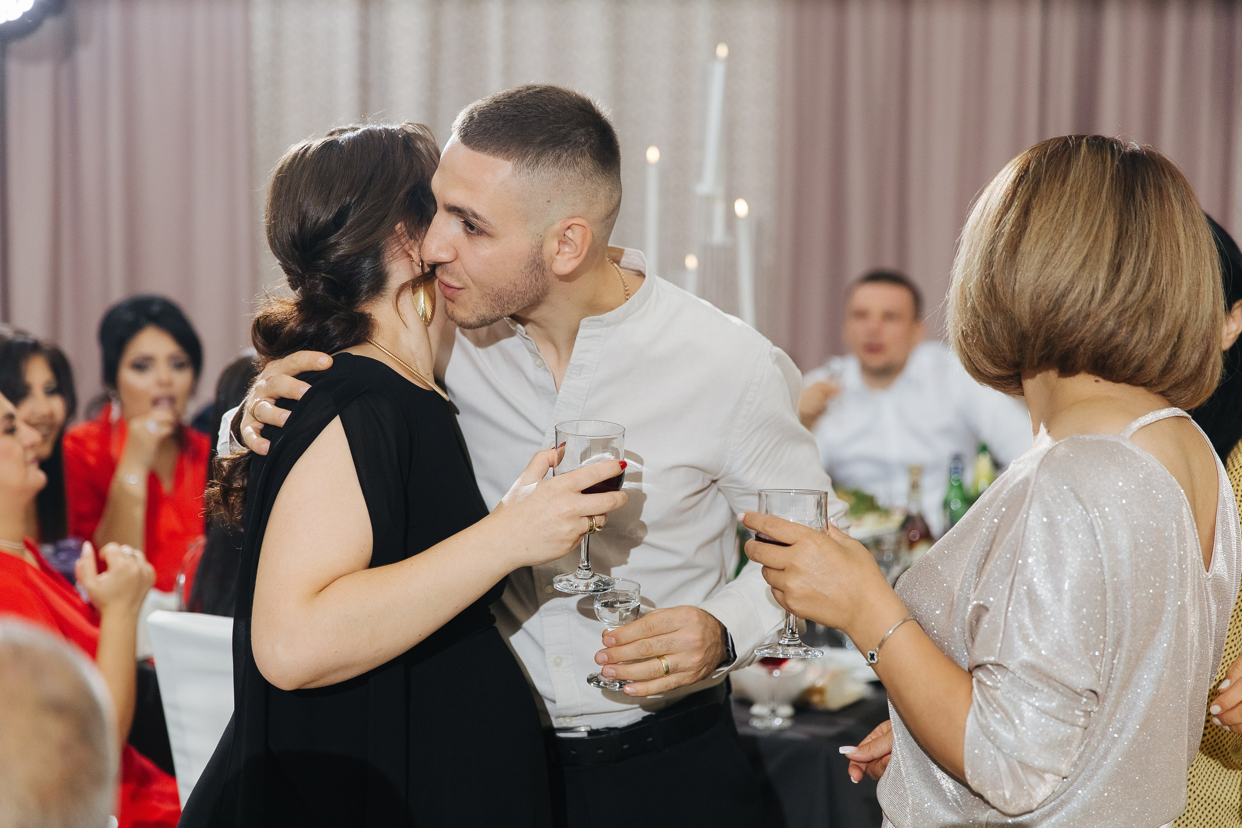 Ани и Назели. 35&5 День рождения, «Янтарь». Фотограф в Красноярске Надежда Воскресенская