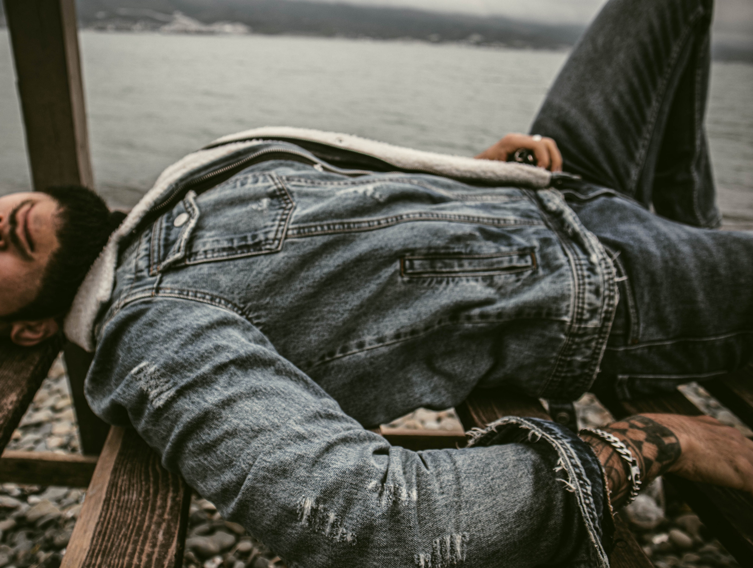 О. Уличный фотограф Города N