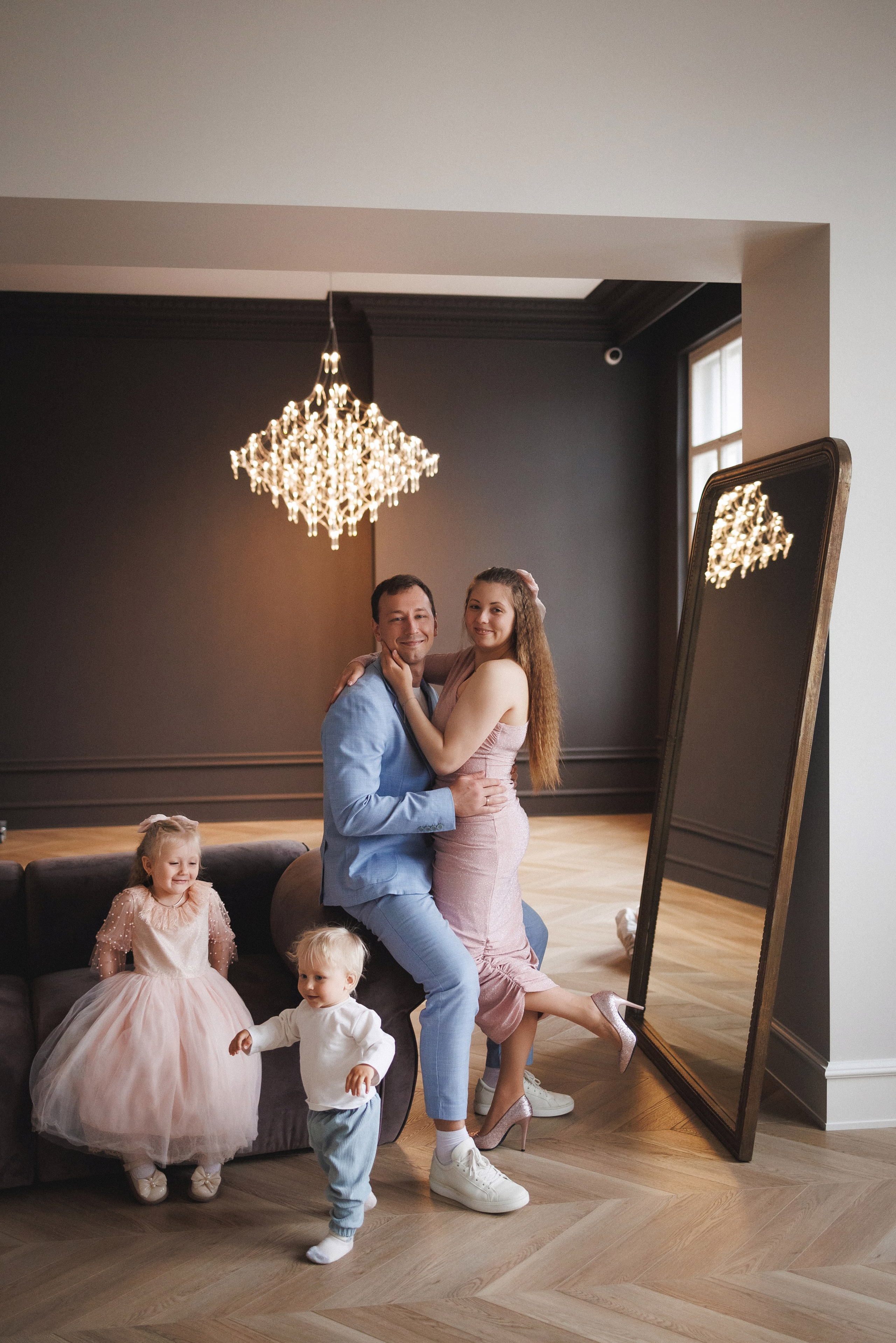 Семейная фотосессия в фотостудии «Париж», Краснодар. Семейный и детский фотограф в Краснодаре Анна Трашкова