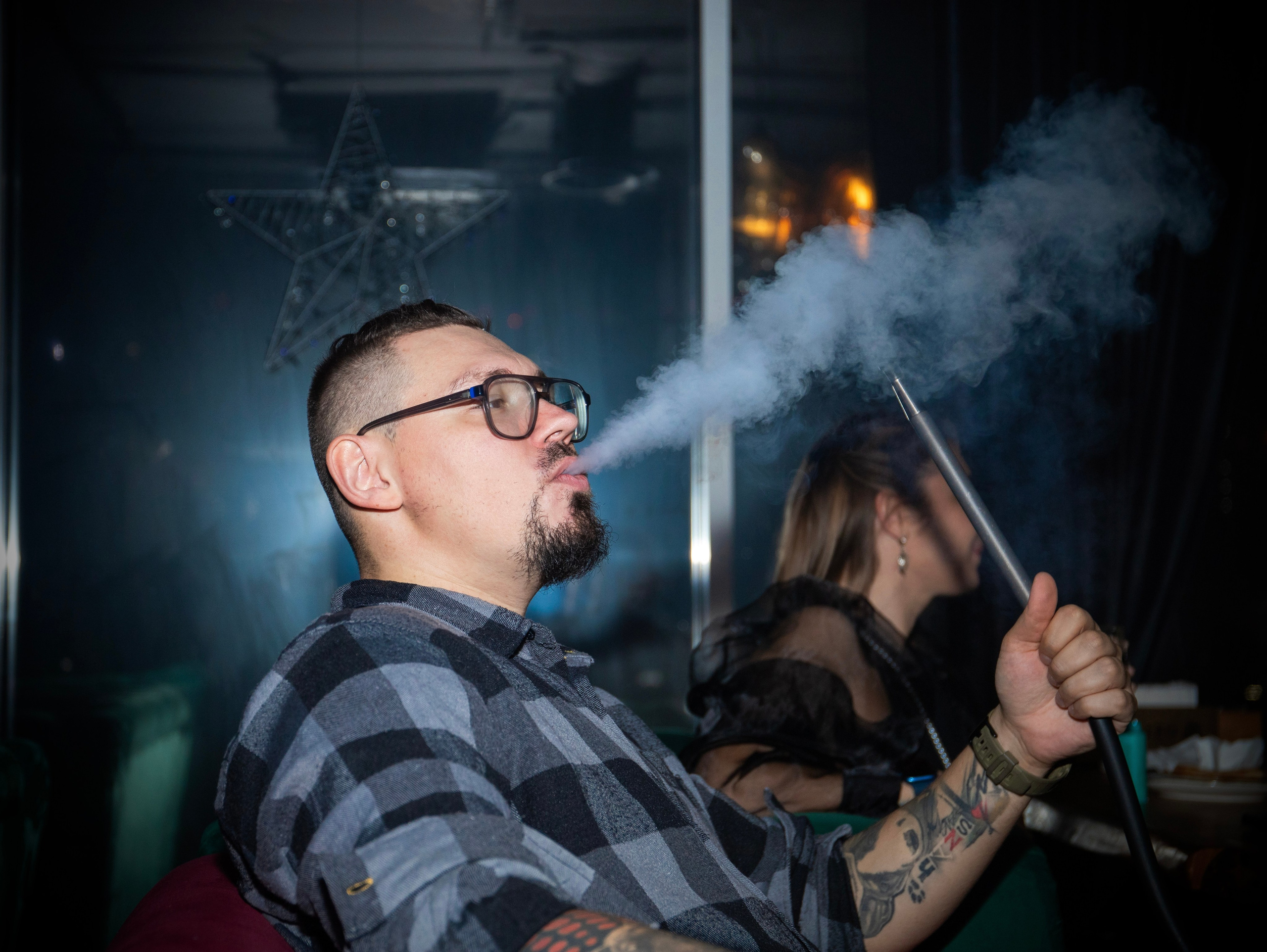 Репортажка из кальян-бара. Свадебный и семейный фотограф в Москве Мила Широких