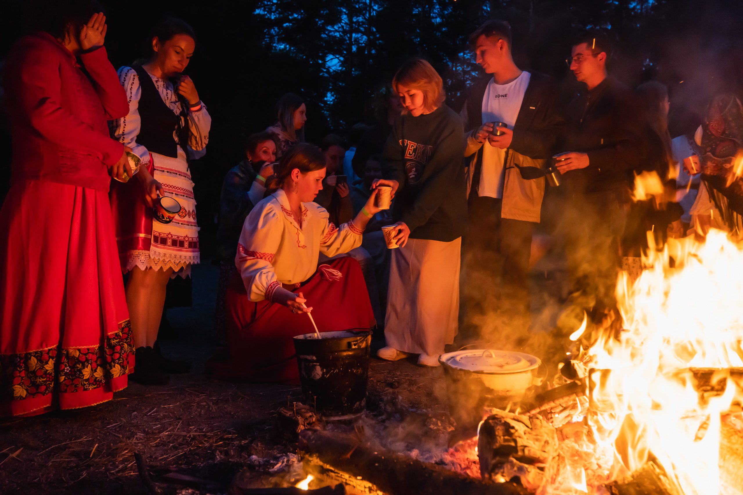 Белорусское Купалье. Занимаюсь профессиональной фотографией и живу рядом с Байкалом. Работаю в разных жанрах