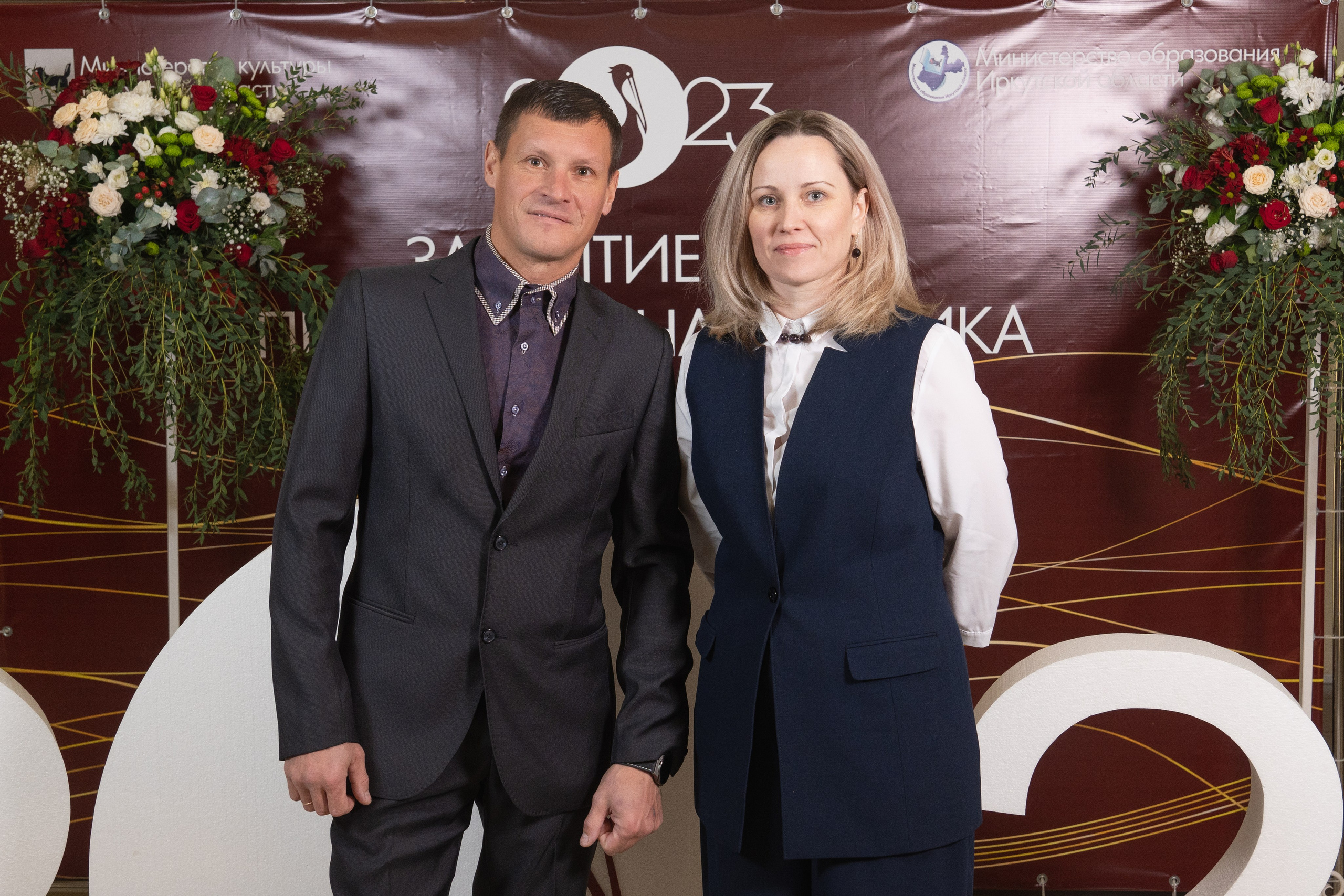 Музыкальный театр. Занимаюсь профессиональной фотографией и живу рядом с Байкалом. Работаю в разных жанрах