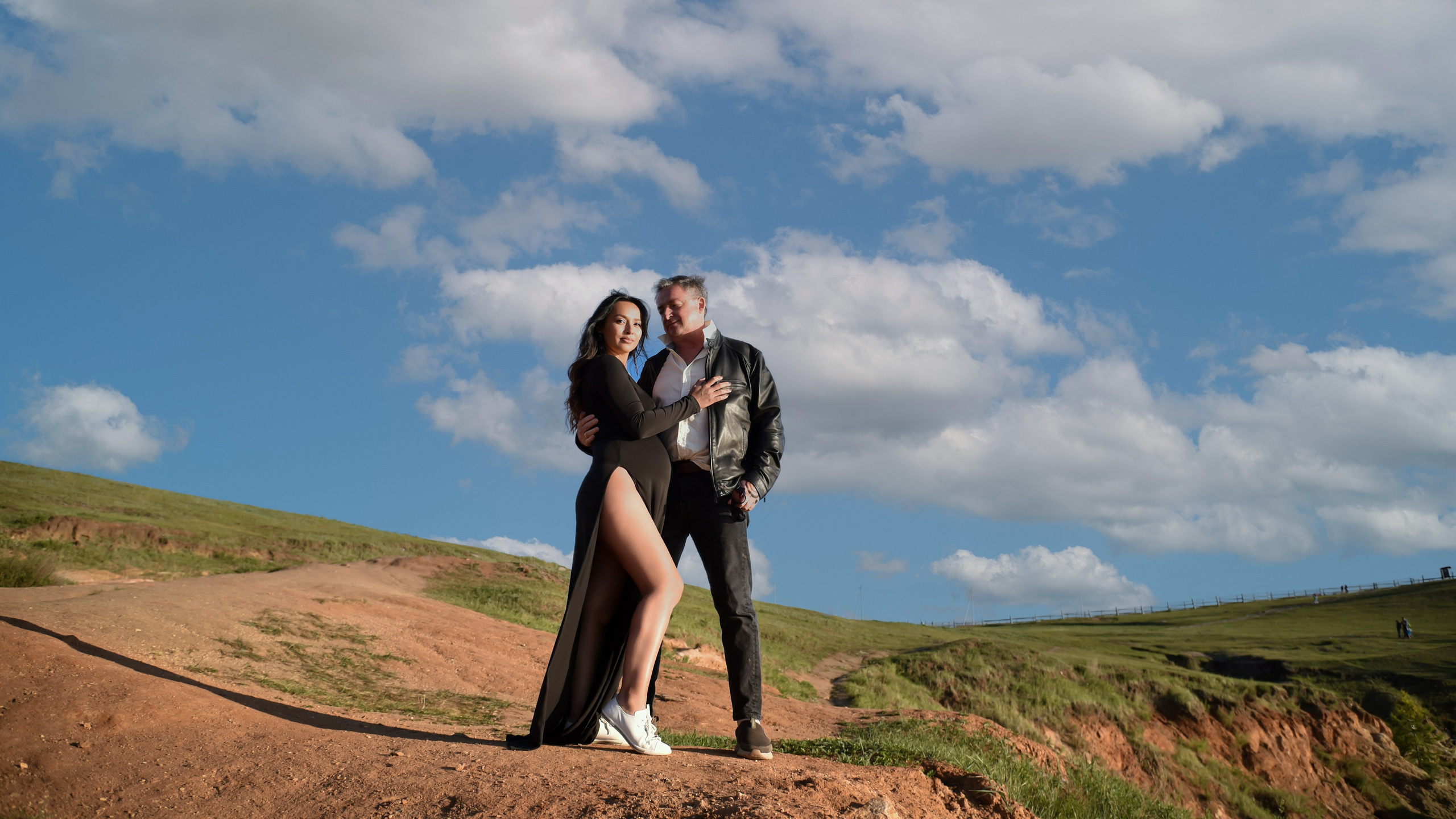 Семейная фотосессия на Ольхоне. Занимаюсь профессиональной фотографией и живу рядом с Байкалом. Работаю в разных жанрах