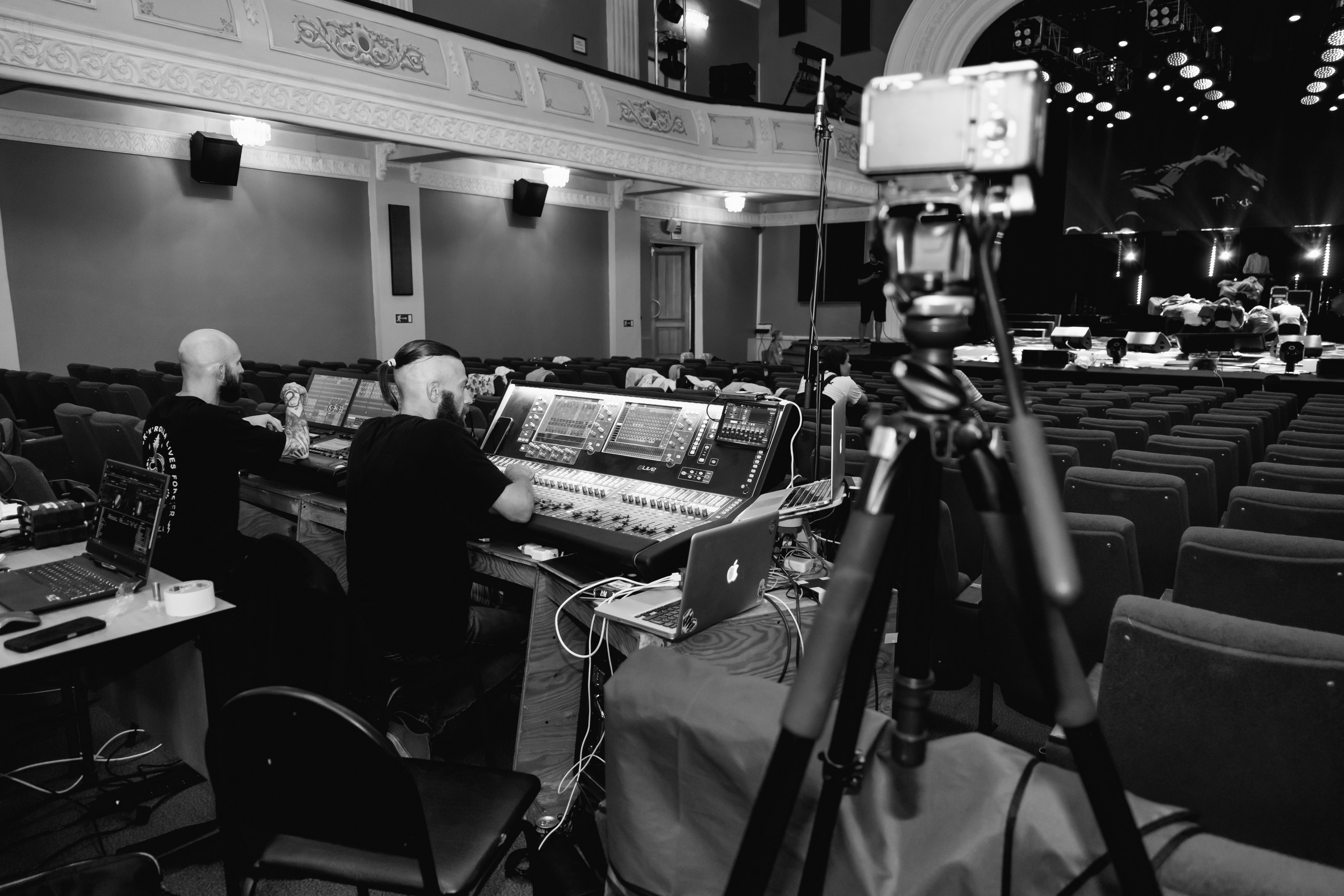 Backstage. Занимаюсь профессиональной фотографией и живу рядом с Байкалом. Работаю в разных жанрах