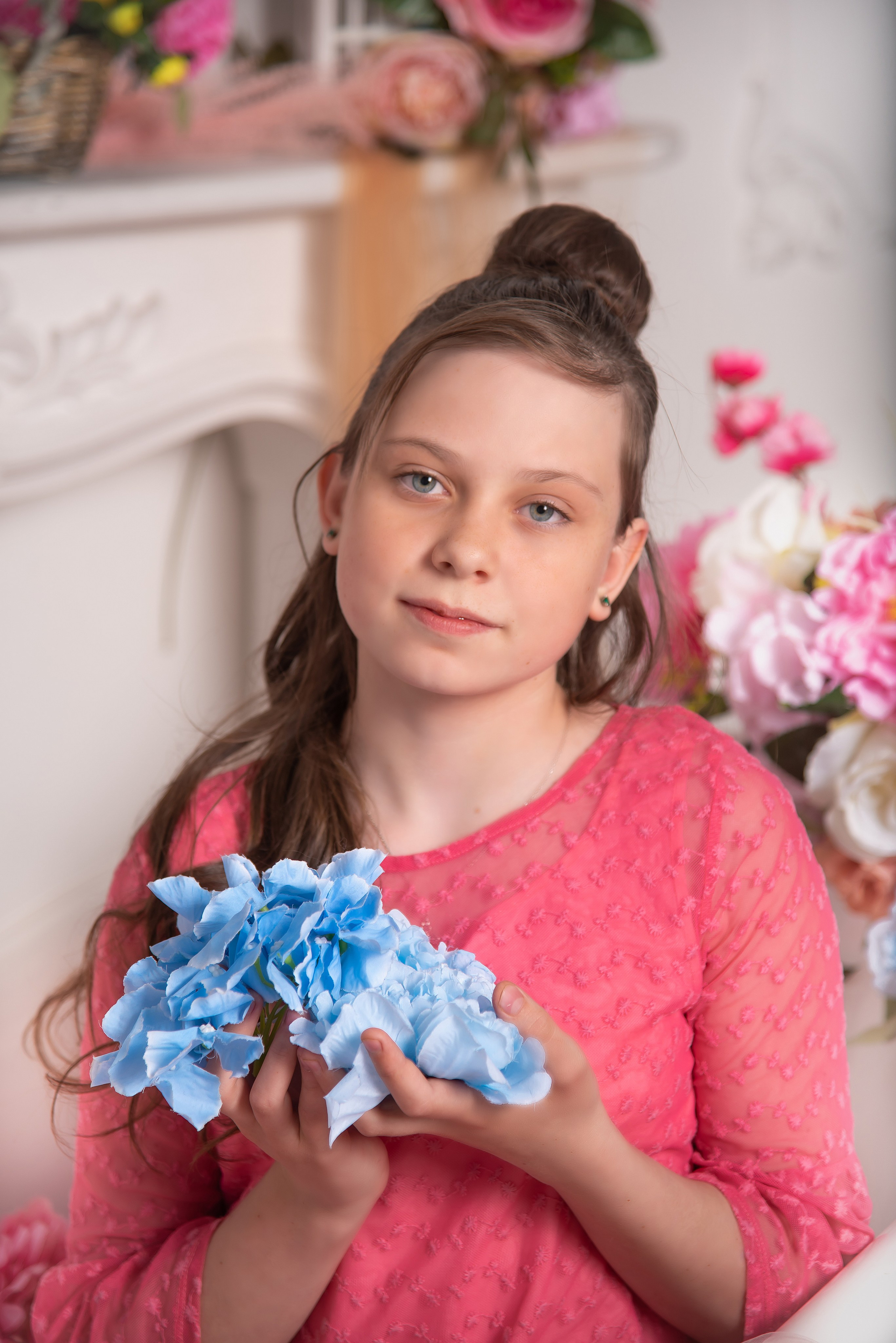 Модельная школа. Занимаюсь профессиональной фотографией и живу рядом с Байкалом. Работаю в разных жанрах