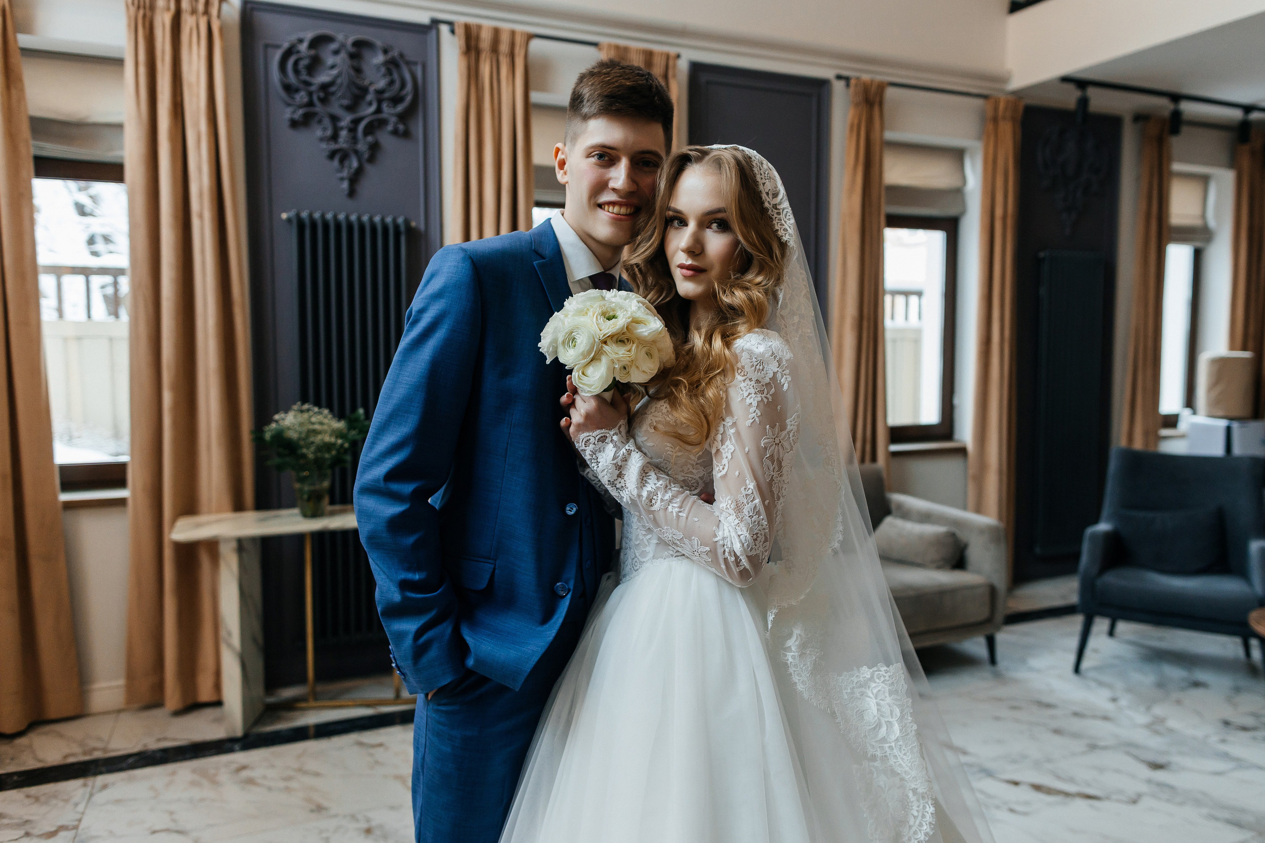 Роскошное утро пары в номере отеля. Олег Сверчков | Свадебный фотограф Вологда