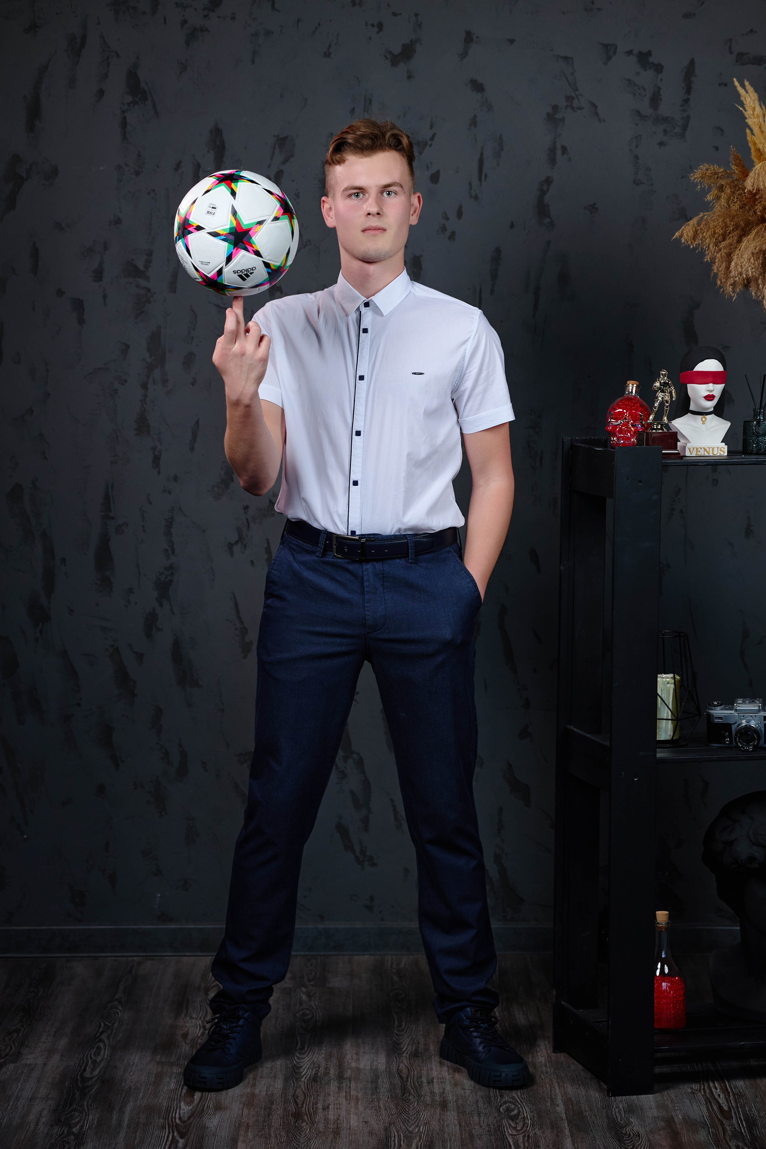 Сьемка выпускного альбома в студии DARK LOFT таганрог. Фотограф Выпускные альбомы Таганрог Сергей Коробченко