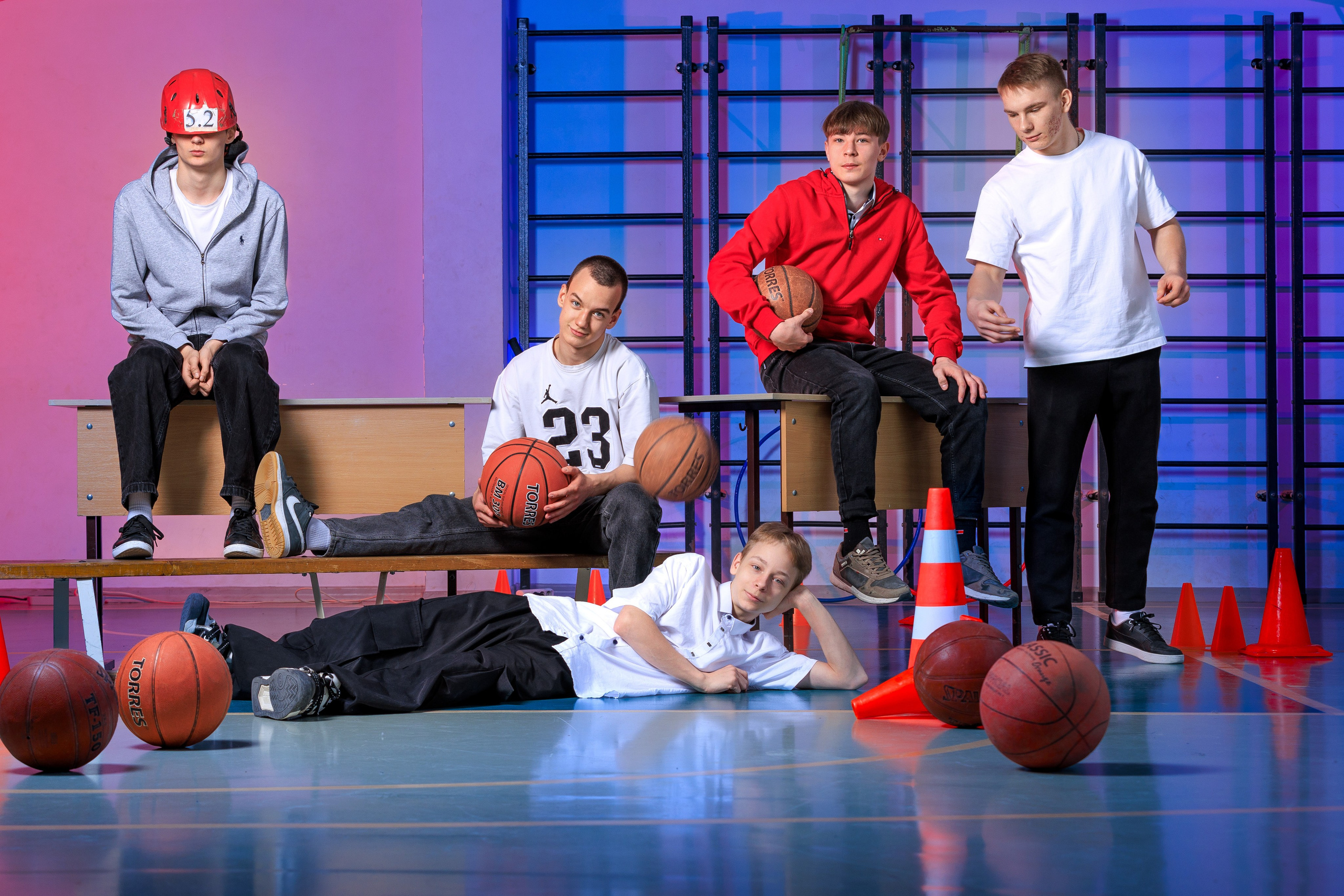 Смотреть фотки в спортзале. Выпускные альбомы Геленджик, Новороссийск, Краснодар, Туапсе