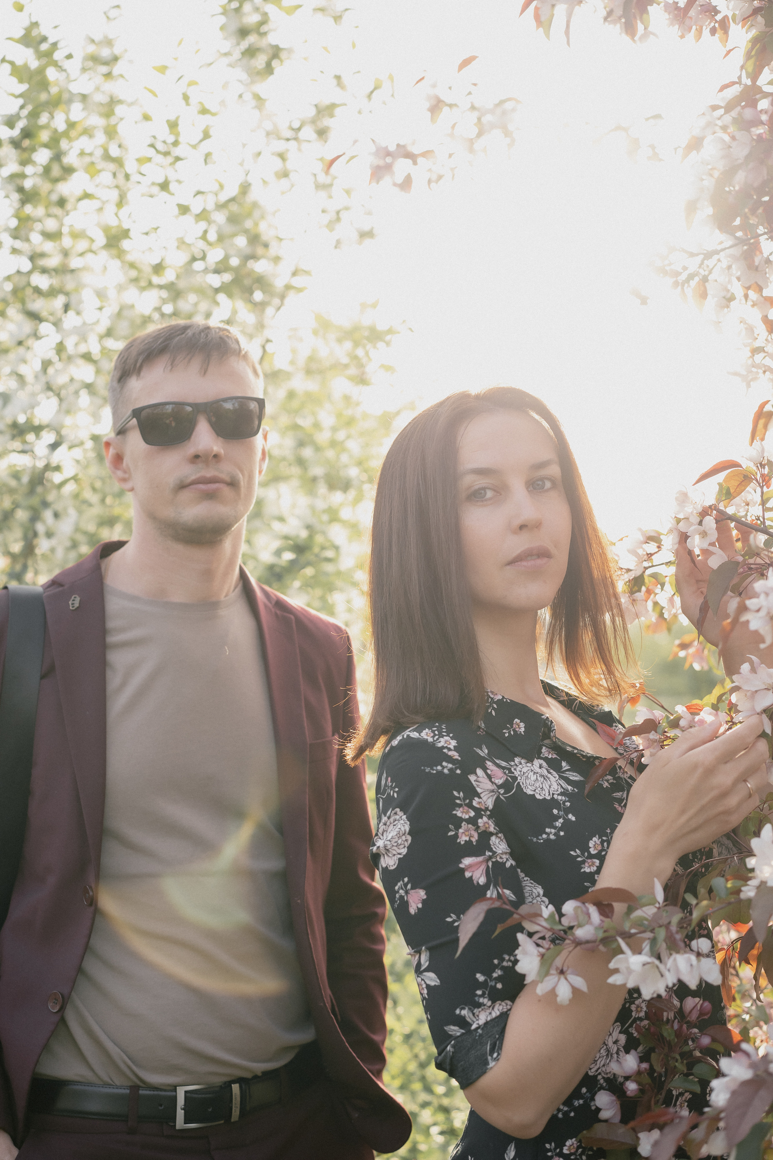 Семейная фотосессия в цветущих яблонях. Рыжкова Елена — контент фотограф Москва Тюмень. Стилизация съемки