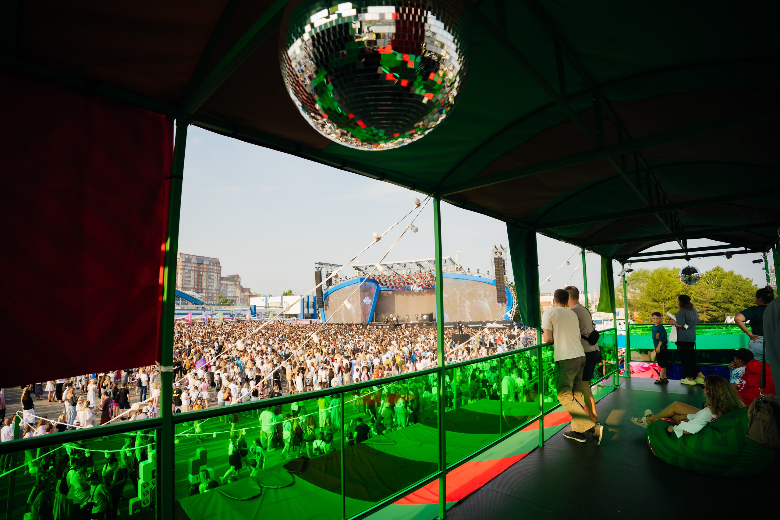 Пятерочка на VK фесте. Видеограф и Фотограф в Челябинске Ксения и Владимир Рюмины