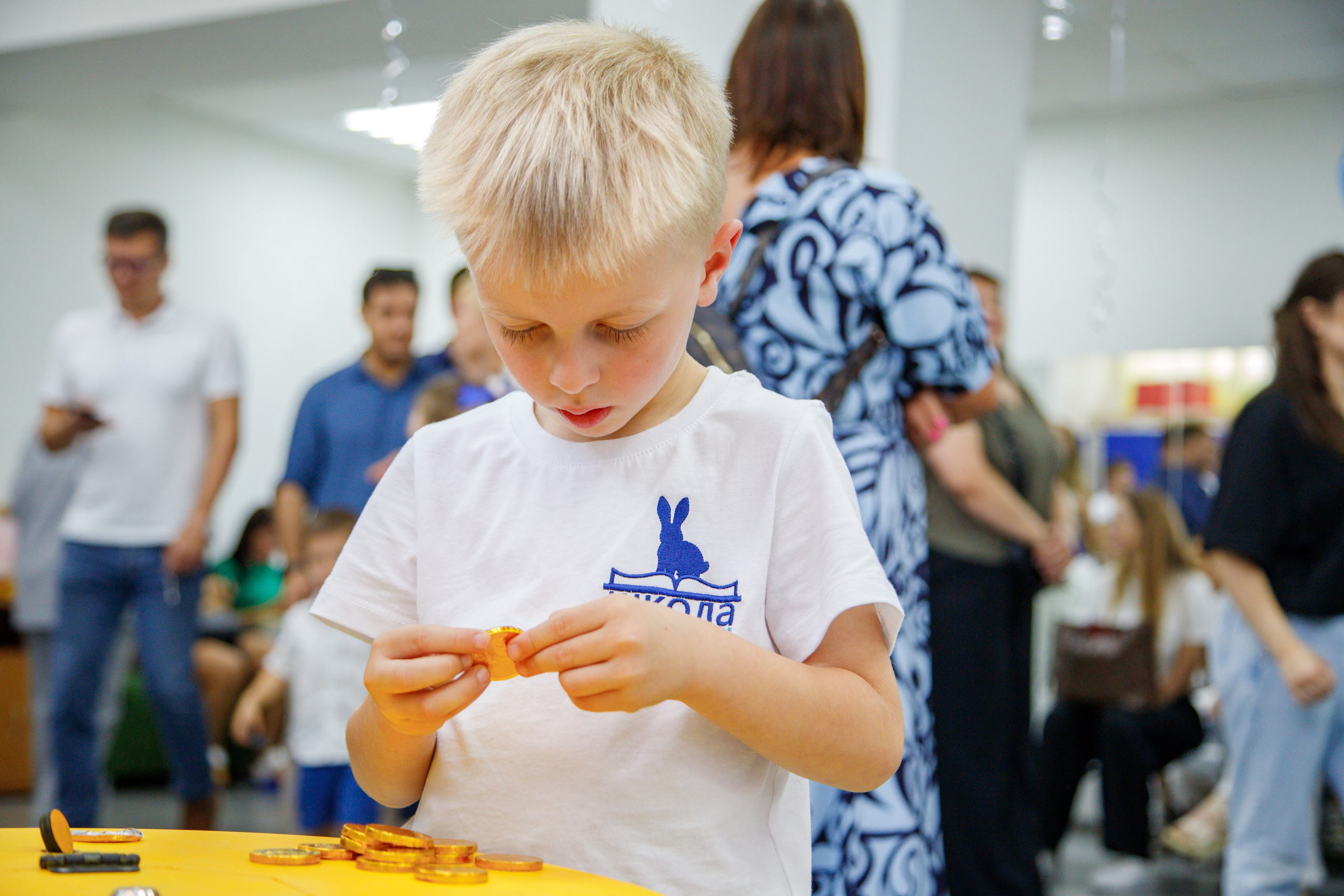 Репортажная съемка праздника знаний в школе. Семейный и школьный фотограф в Москве Анна Ткач