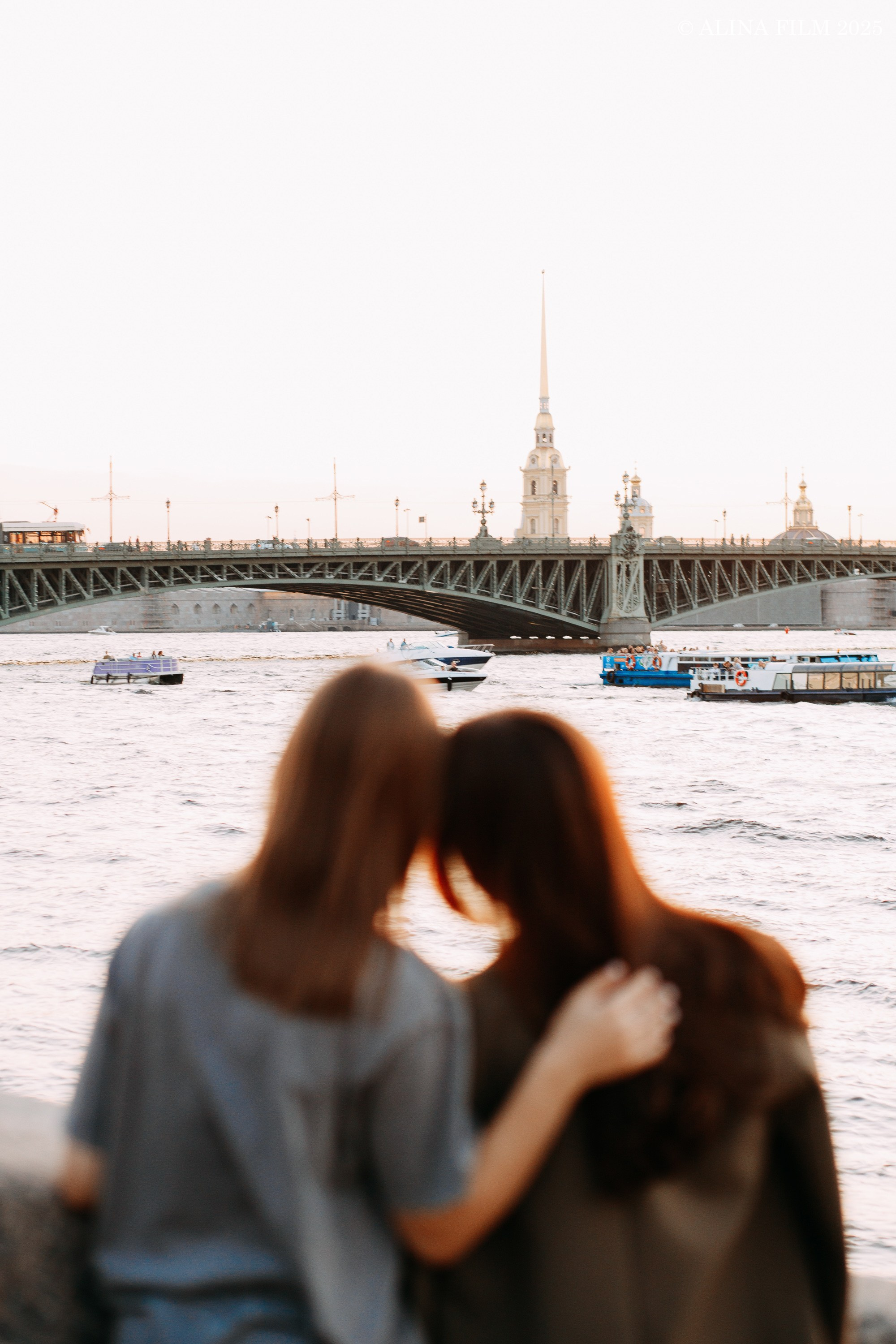Семейная фотопрогулка у Летнего сада. Фотограф в Санкт-Петербурге Alina Film