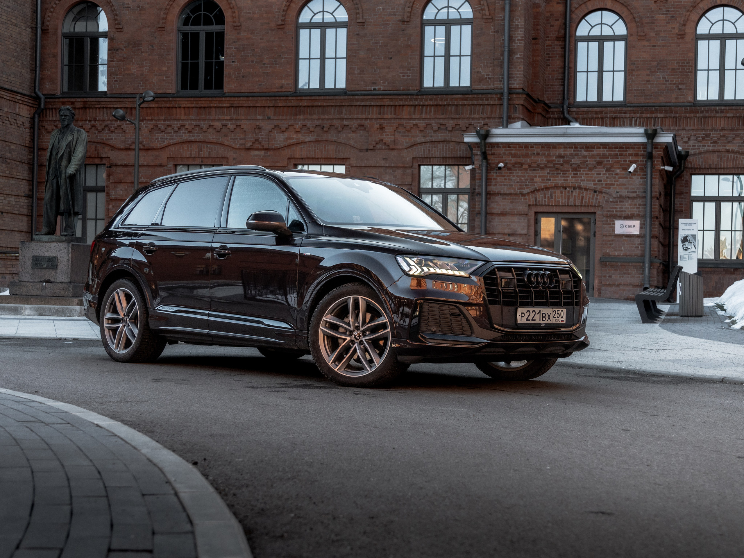 AUDI Q7. Opasnophoto