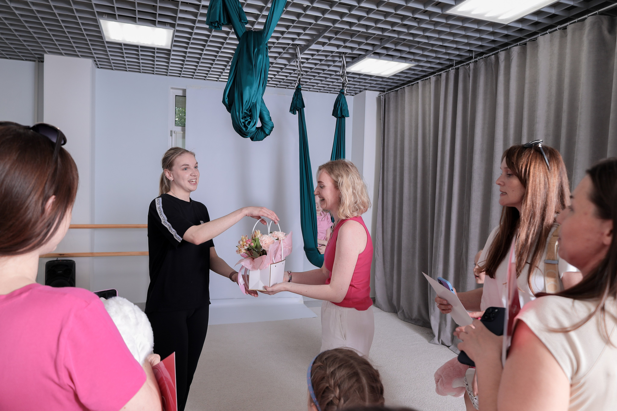 Детская аэройога. Фотограф Надршина Лилия