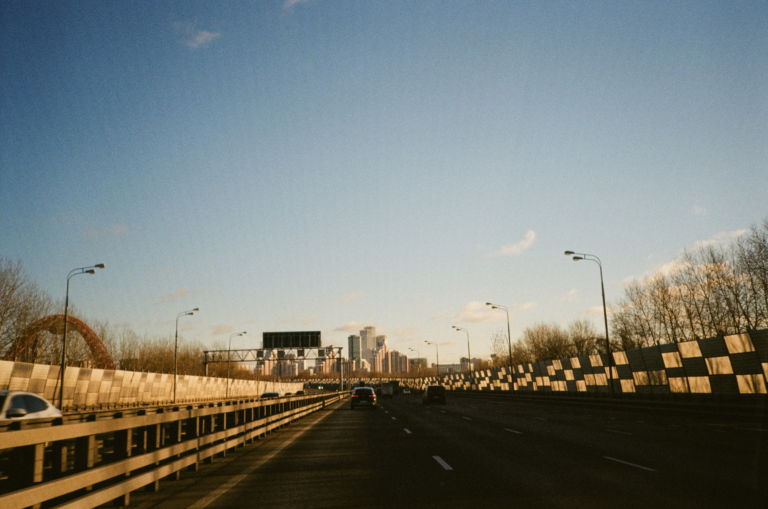 Москва Сити — 19 января 2025 года / Konica Big Mini (black) / Fujifilm C200