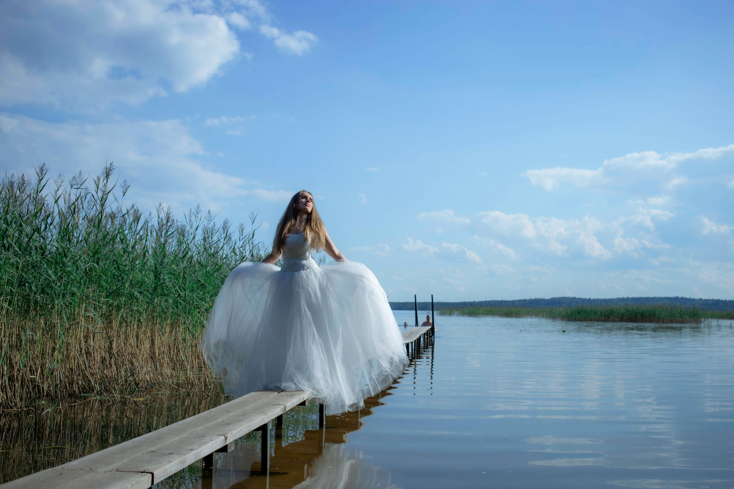 Вторая жизнь свадебного платья: фотосессия на озере под Санкт-Петербургом. Портретные фотосессии, контент-съемки, репортаж