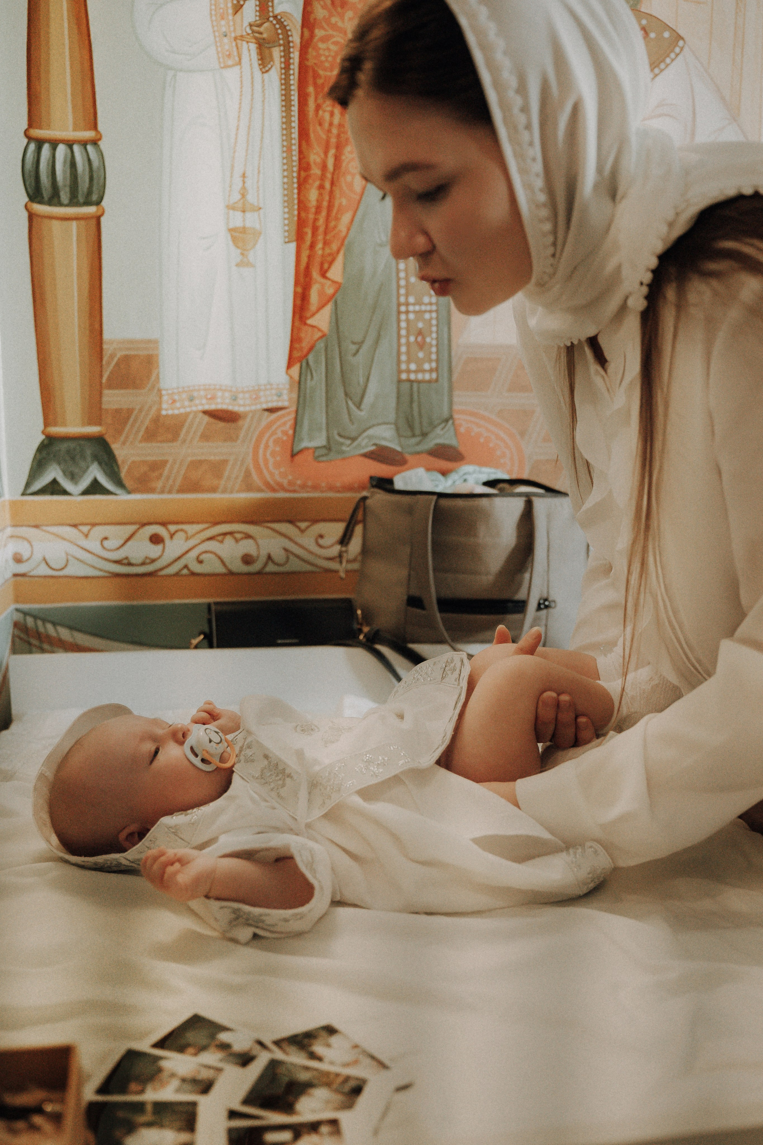 Фотосессия крещения, фотограф таинства крещения Москва, ребенок с мамо. Фотограф Ольга Рубцова в Москве и Московской области