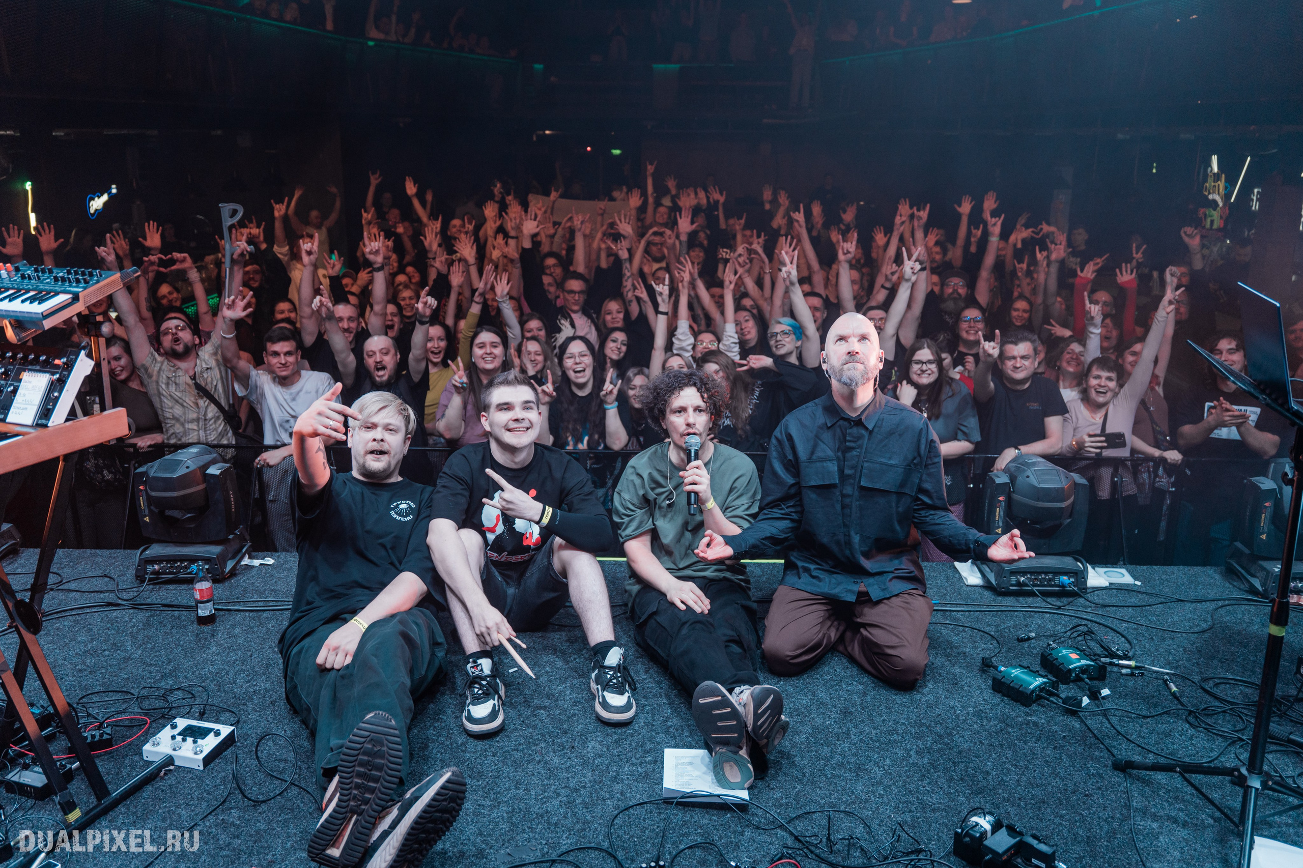 DenDerty концерт в Москве 30.03.2025. Магия музыки в кадре: Концертная Фотография