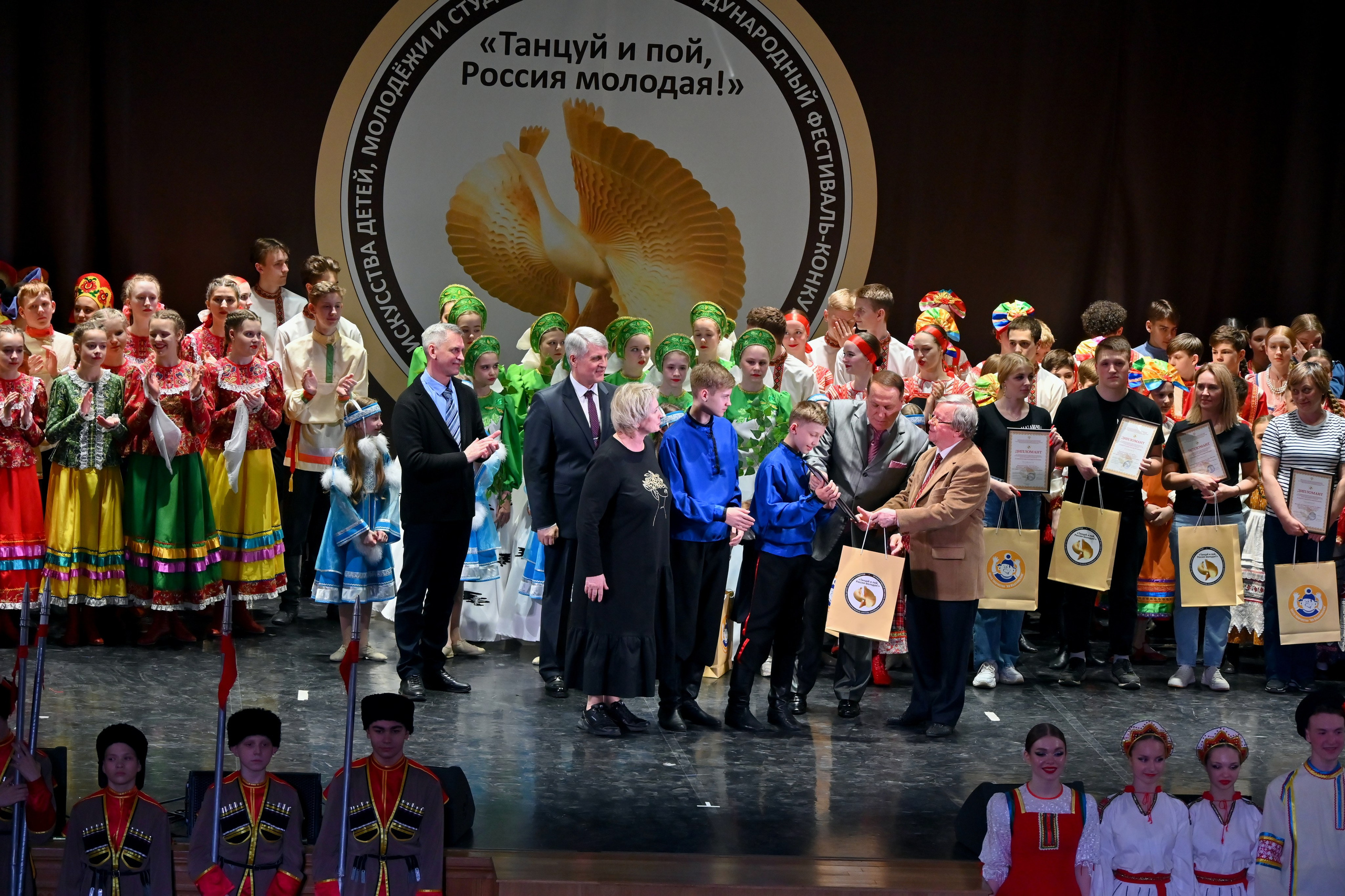 Гала-концерт. Танцуй и пой, Россия Молодая! 22.04.2024. Профессиональный фотограф в Москве Алёна Котова