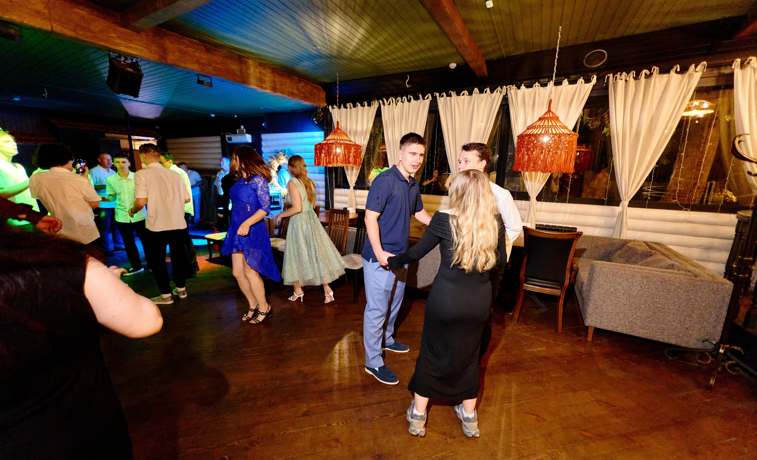 Выпускной 35 Сош. Фотограф Выпускные альбомы Таганрог Сергей Коробченко