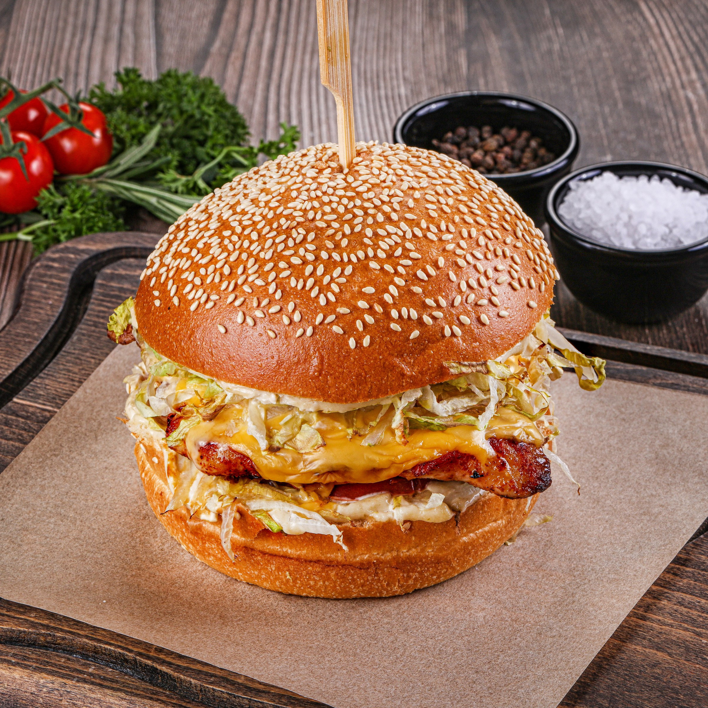 Фотосъемка бургеров и гамбургеров. Заказ по тел.: +7 (906) 006-90-22. Фуд-фотограф Андрей Старостин — съемка еды в Москве. 9000 руб. в час