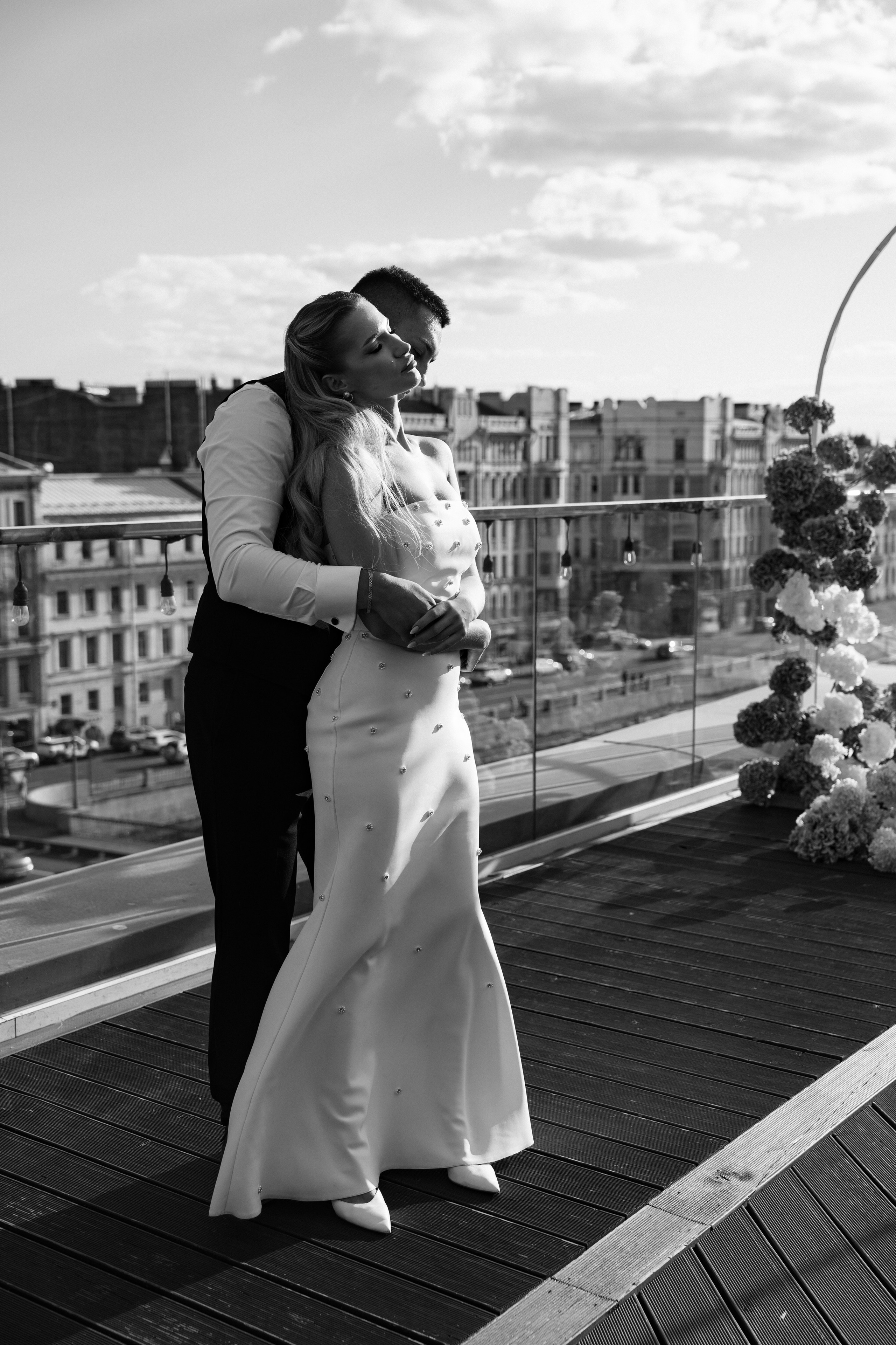 Виктория & Роман. Камерная городская свадьба в видовом ресторане в стиле современная классика. Свадебный фотограф организатор в Санкт-Петербурге Ассоль Опарина