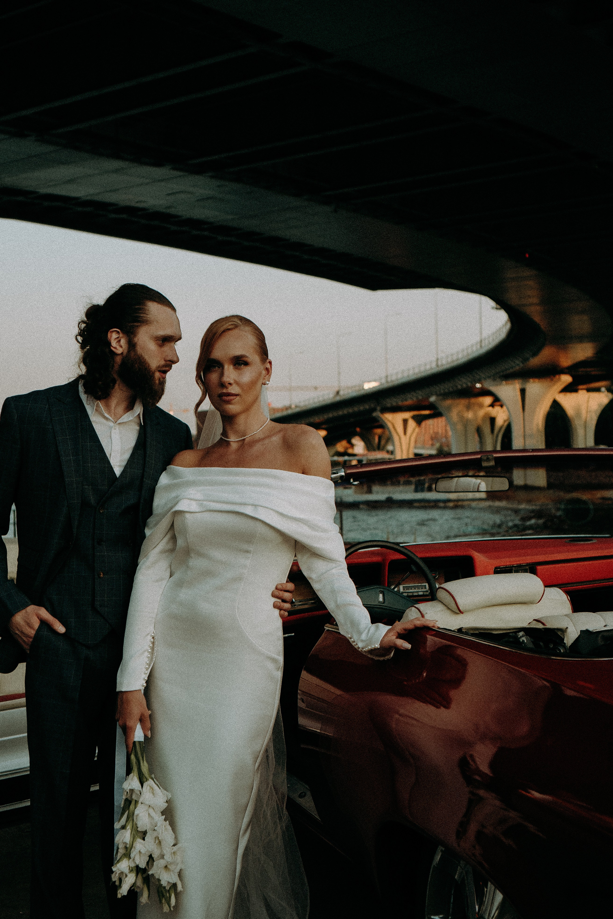 СВАДЕБНАЯ СЬЕМКА ВОЗЛЕ МСОТА БЕТАНКУРА НА КАБРИОЛЕТЕ. Профессиональный фотограф, Санкт-Петербург — Виктория Богомолова