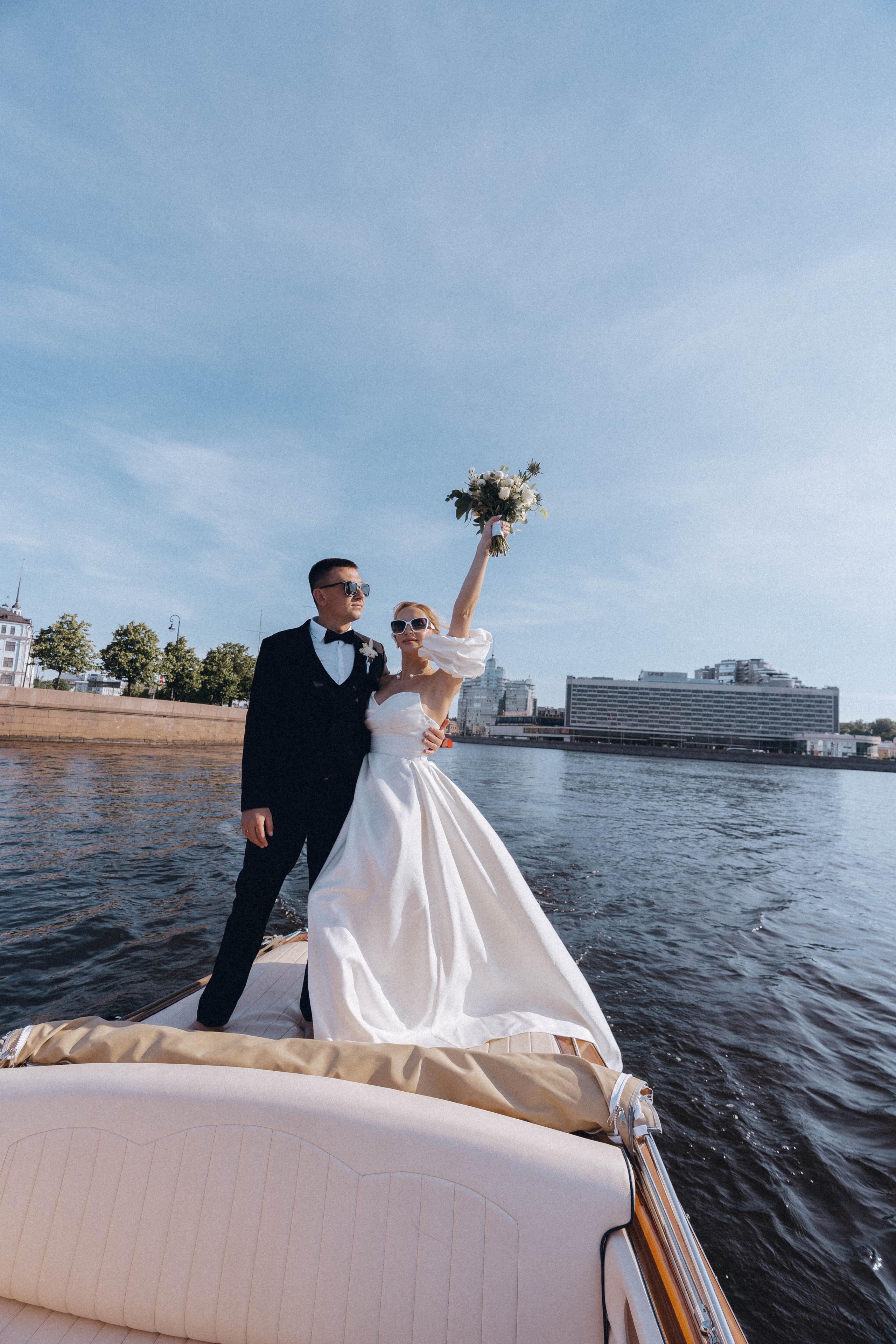 СВАДЕНБНАЯ СЬЕМКА НА КАТЕРЕ ПО КАНАЛАМ САНКТ-ПЕТЕРБУРГА И В АКВАТОРИИ НЕВЫ. Профессиональный фотограф, Санкт-Петербург — Виктория Богомолова