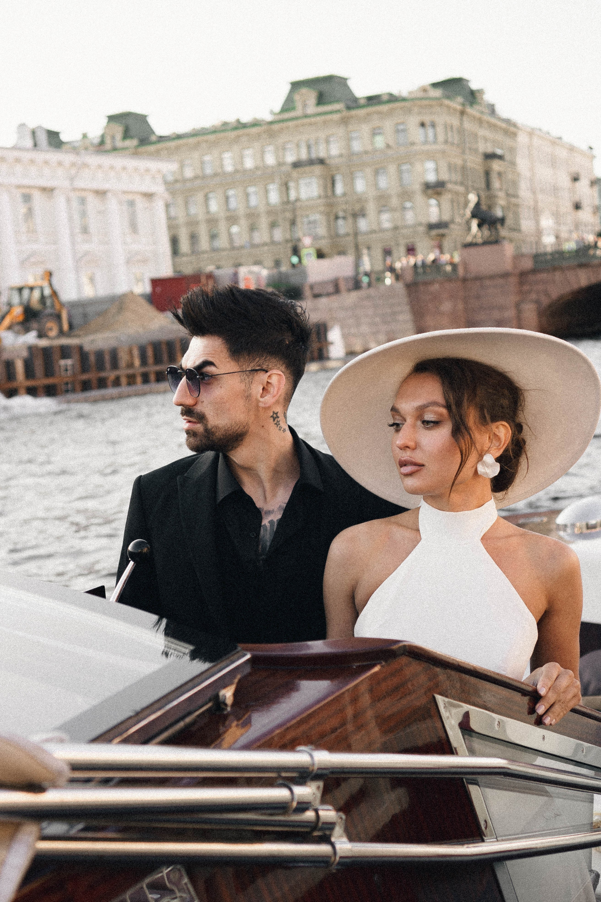 СВАДЕНБНАЯ СЬЕМКА НА КАТЕРЕ ПО КАНАЛАМ САНКТ-ПЕТЕРБУРГА И В АКВАТОРИИ НЕВЫ. Профессиональный фотограф, Санкт-Петербург — Виктория Богомолова