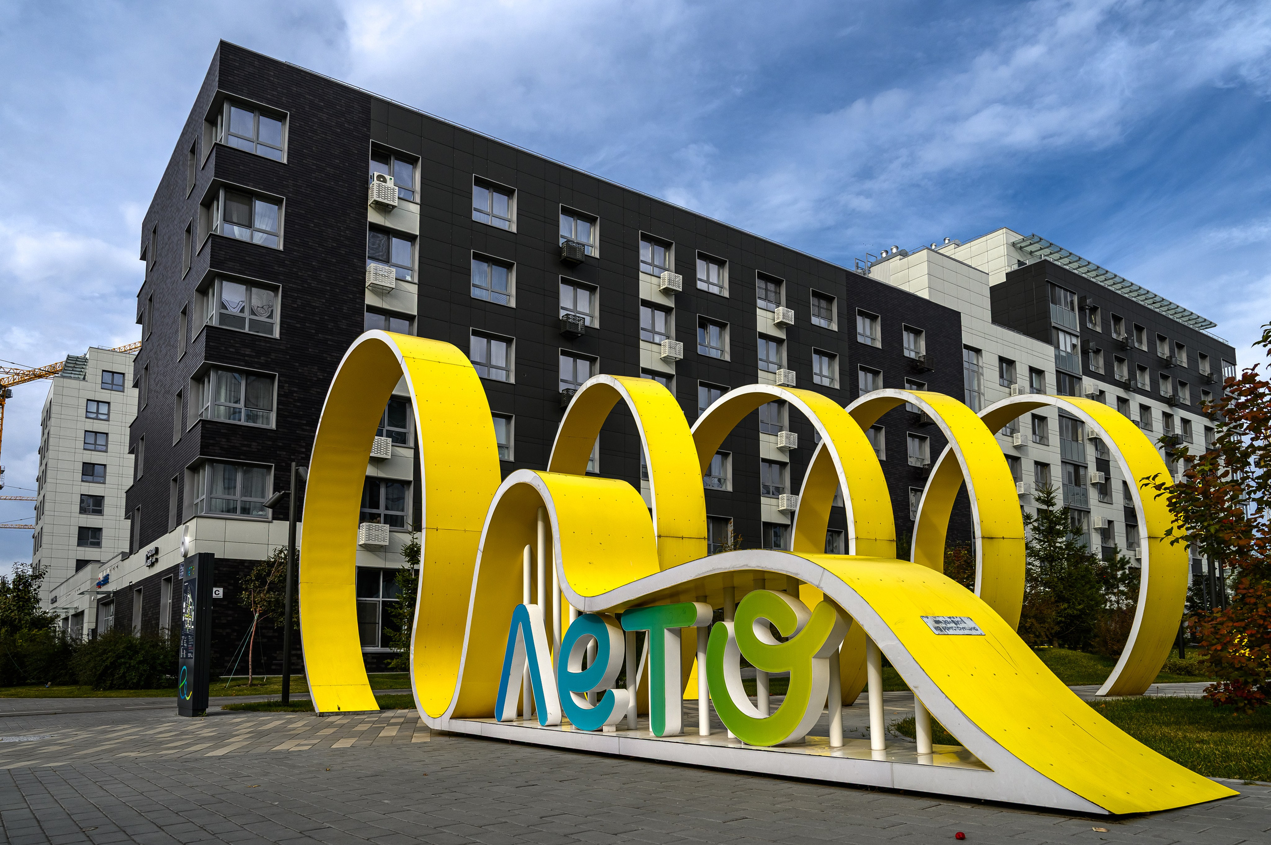 Профессиональная фотография жилого комплекса Лето в Казани, архитектурный стиль и гармония линий