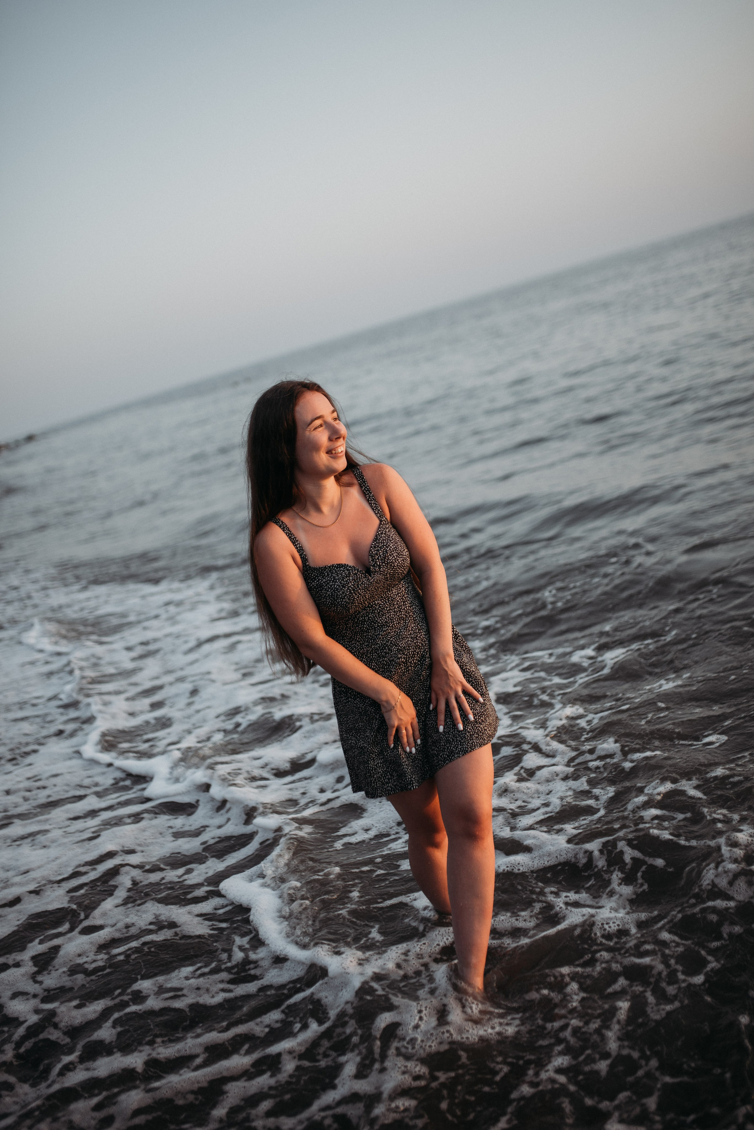 Фотосессия лавстори молодоженов на морском берегу в Сочи. Фотограф в Сочи — Маргарита Поганова