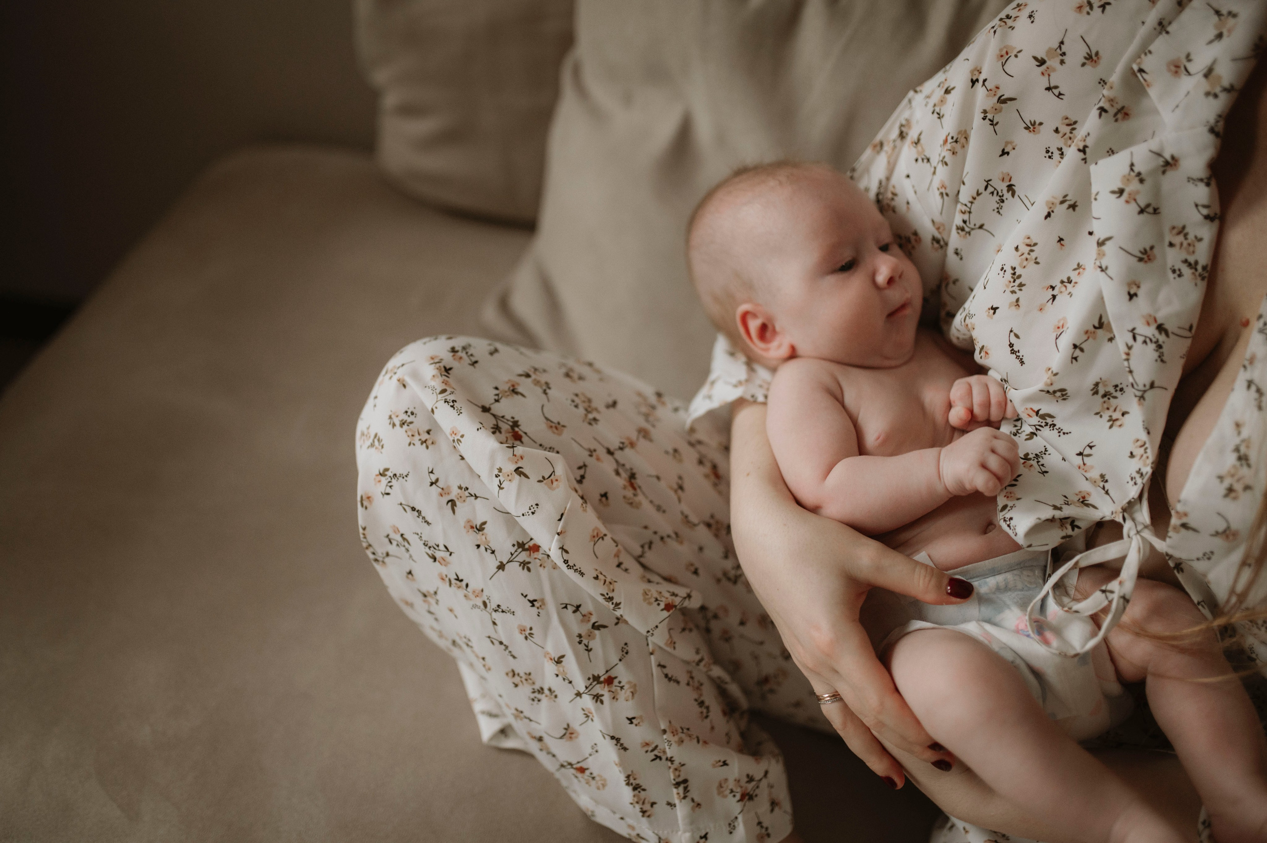 Семейная домашняя фотосессия. Профессиональный фотограф беременности в СПБ. Стильные фотосессии беременности в стиле минимализм и классическая фотография