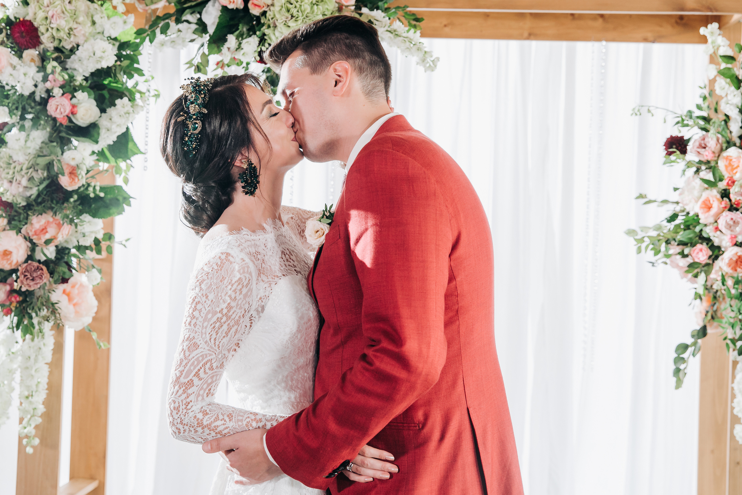 Wedding photographer in Tbilisi & Saint-Petersburg (Spb). Destination wedding photographer Peter Letu