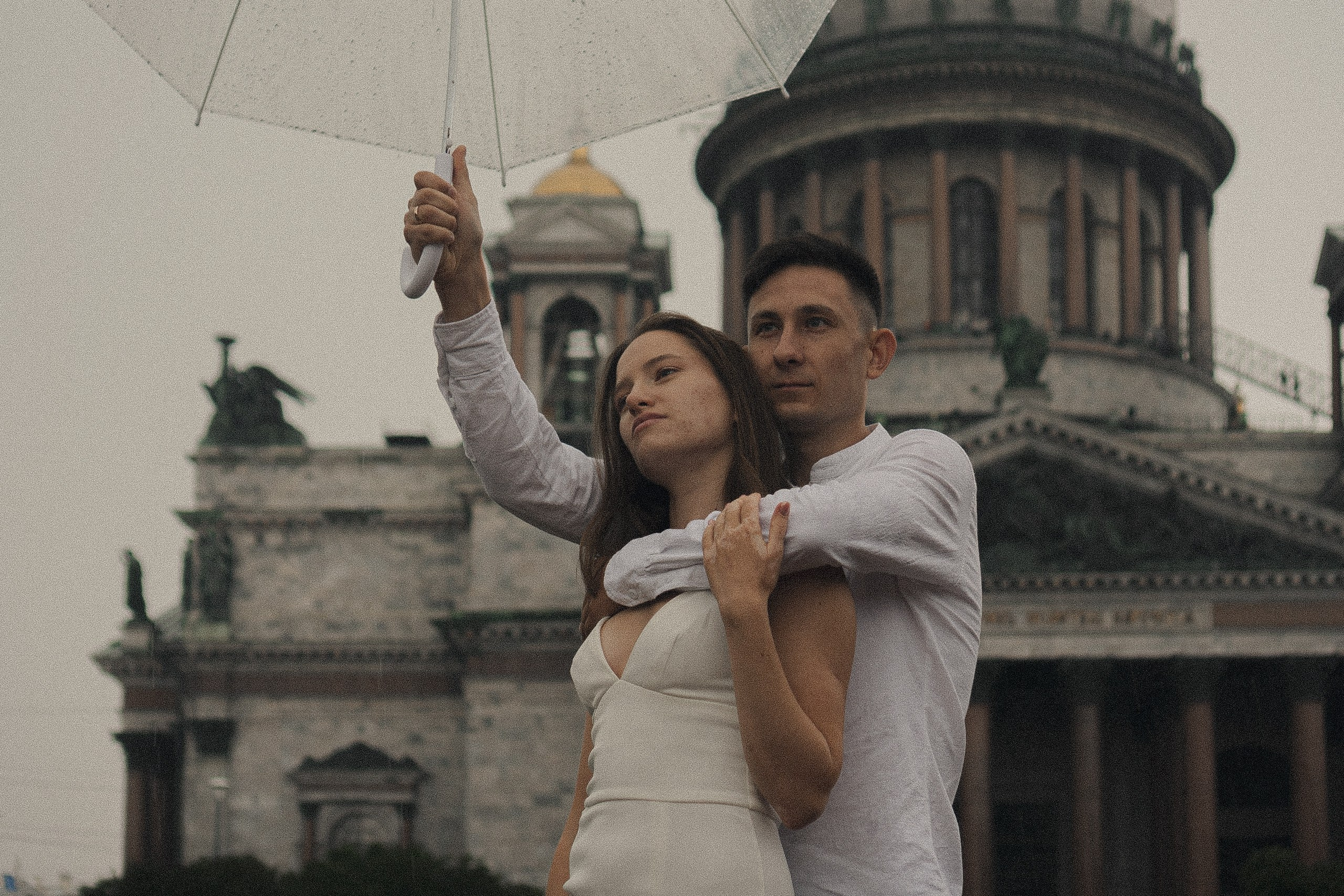СВАДЕБНАЯ ФОТОСЕСИСИЯ В МЕТРО И ВОЗЛЕ ИСАКИЕВСКОГО СОБОРА В ДОЖДЬ. Профессиональный фотограф, Санкт-Петербург — Виктория Богомолова