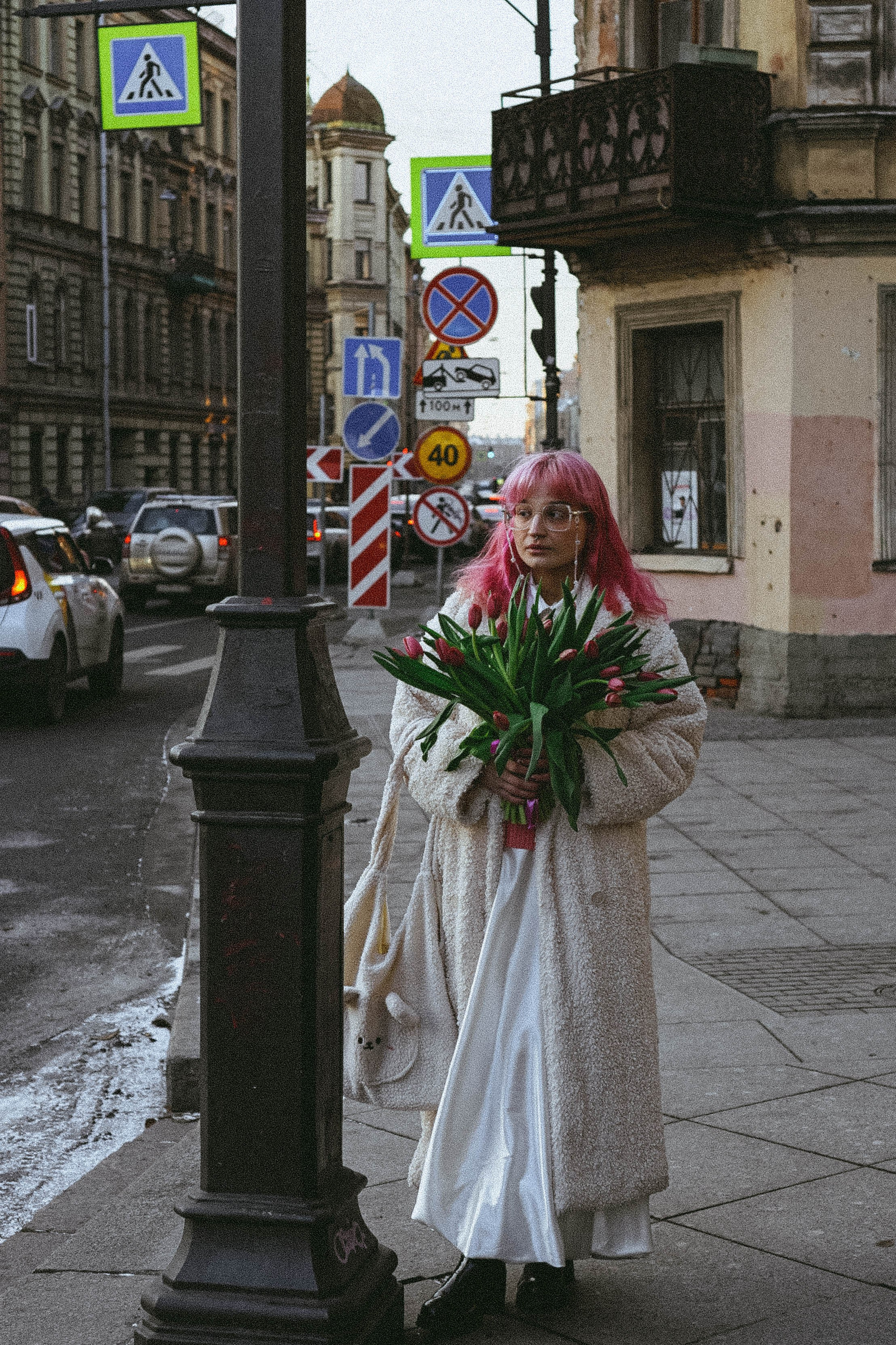 Прогулочная фотосессия с тюльпанами. Профессиональный фотограф, Санкт-Петербург — Виктория Богомолова