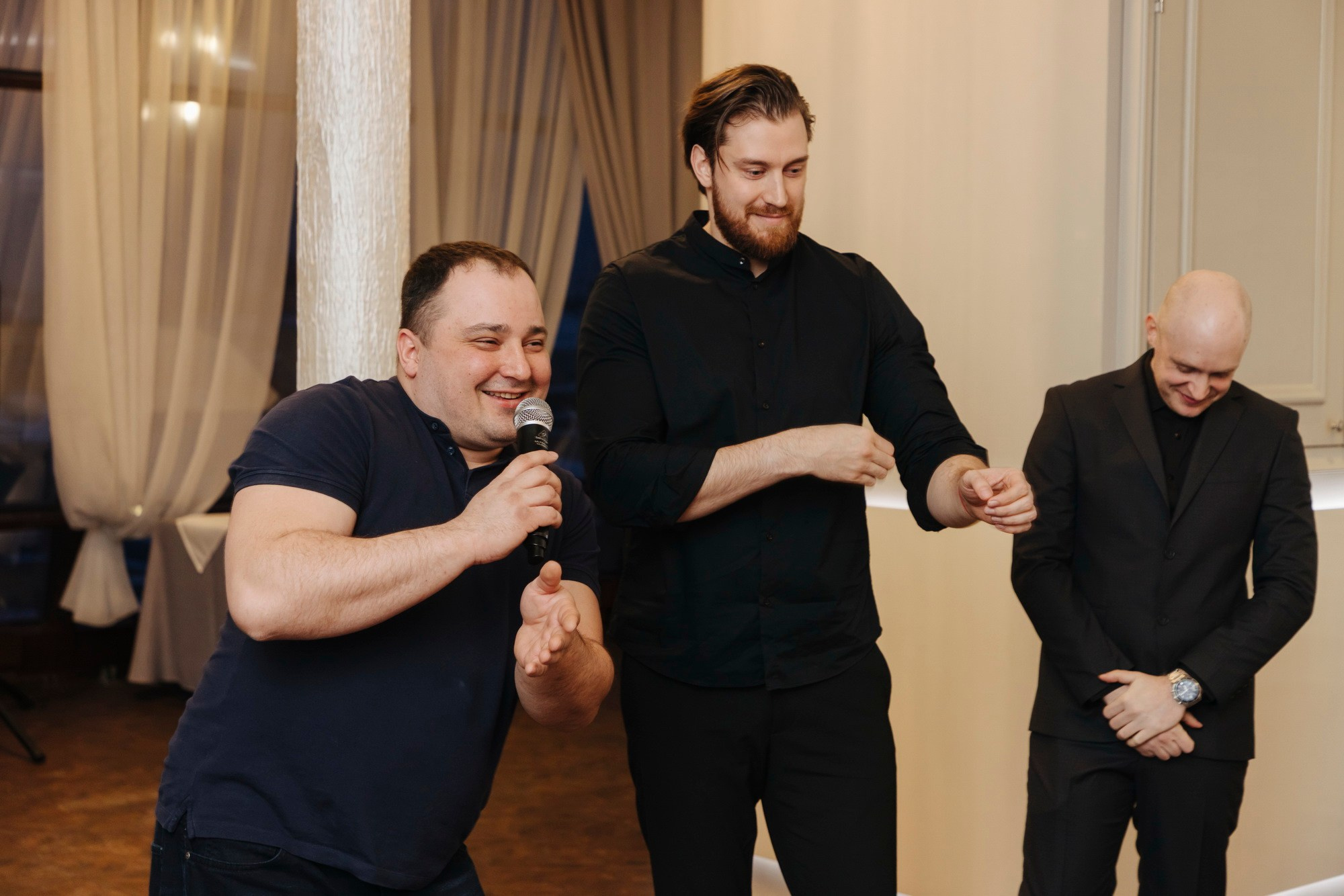 где купить свадебный букет, какой подарок подарить на свадьбу, свадебное платье где купить спб, свадебный салон, актуальные свадебные платья 2025, костюм для жениха, какой ресторан выбрать спб, отель для свадьбы