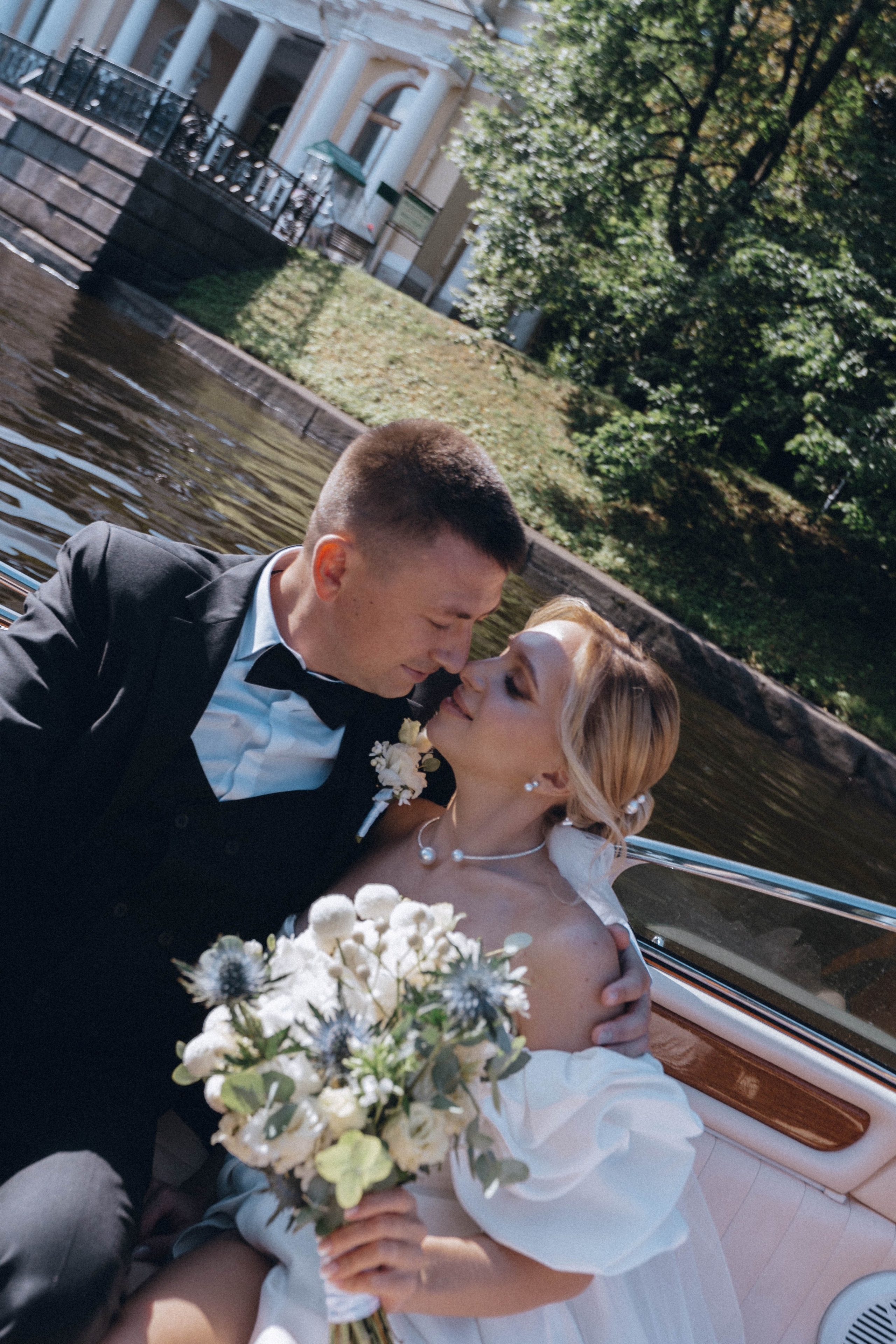 СВАДЕНБНАЯ СЬЕМКА НА КАТЕРЕ ПО КАНАЛАМ САНКТ-ПЕТЕРБУРГА И В АКВАТОРИИ НЕВЫ. Профессиональный фотограф, Санкт-Петербург — Виктория Богомолова