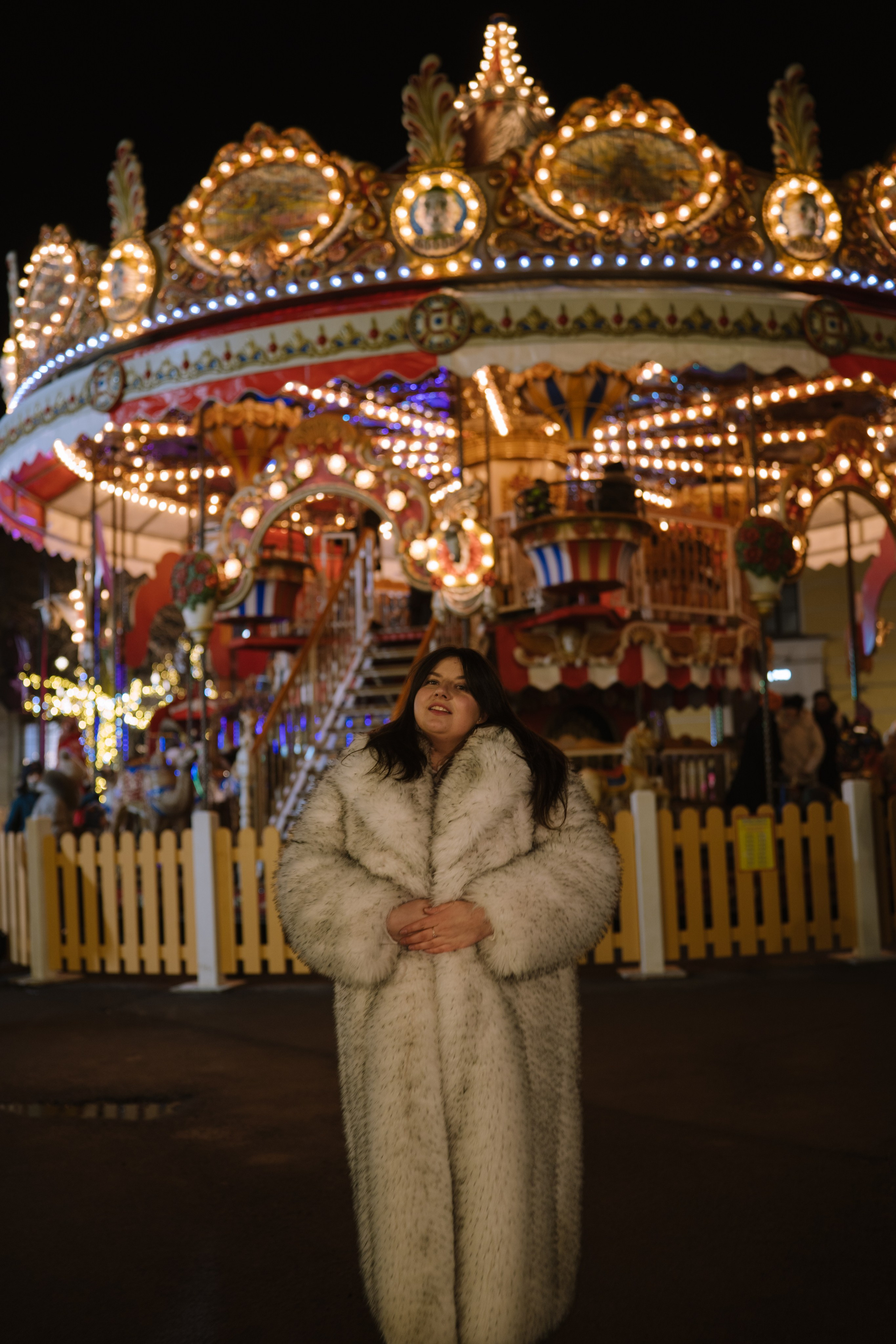 ПРОГУЛКА НА МАНЕЖНОЙ ПЛОЩАДИ ДЛЯ ДЕВУШКИ ПЕРЕД НОВЫМ ГОДОМ (НОВОГОДНЯЯ ФОТОСЕССИИЯ НА МАНЕЖНОЙ ПЛОЩАДИ). Профессиональный фотограф, Санкт-Петербург — Виктория Богомолова