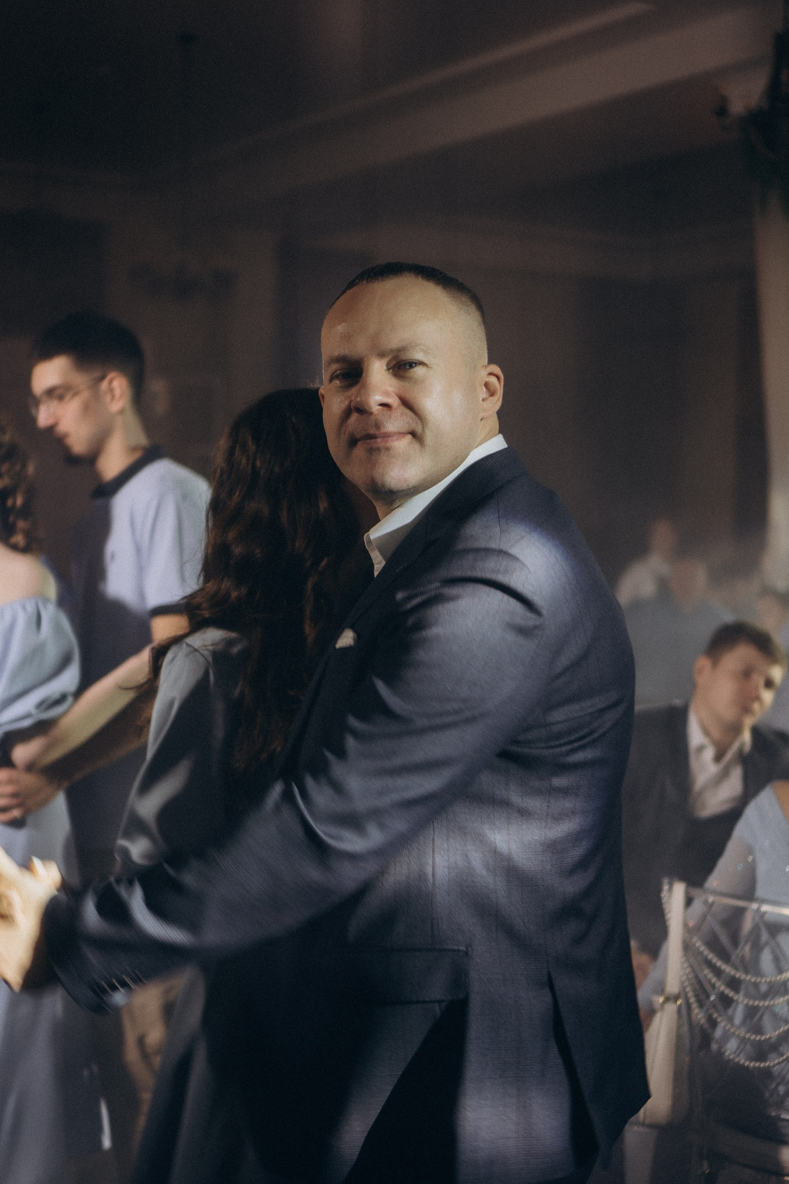 СВАДЕБНАЯ СЬЕМКА СБОРОВ В ОТЕЛЕ И ВЫЕЗД НА ЦЕРЕМОНИЮ (СНЯТО В СИБИРЕ В НИЖНЕВАРТОВСКЕ). Профессиональный фотограф, Санкт-Петербург — Виктория Богомолова