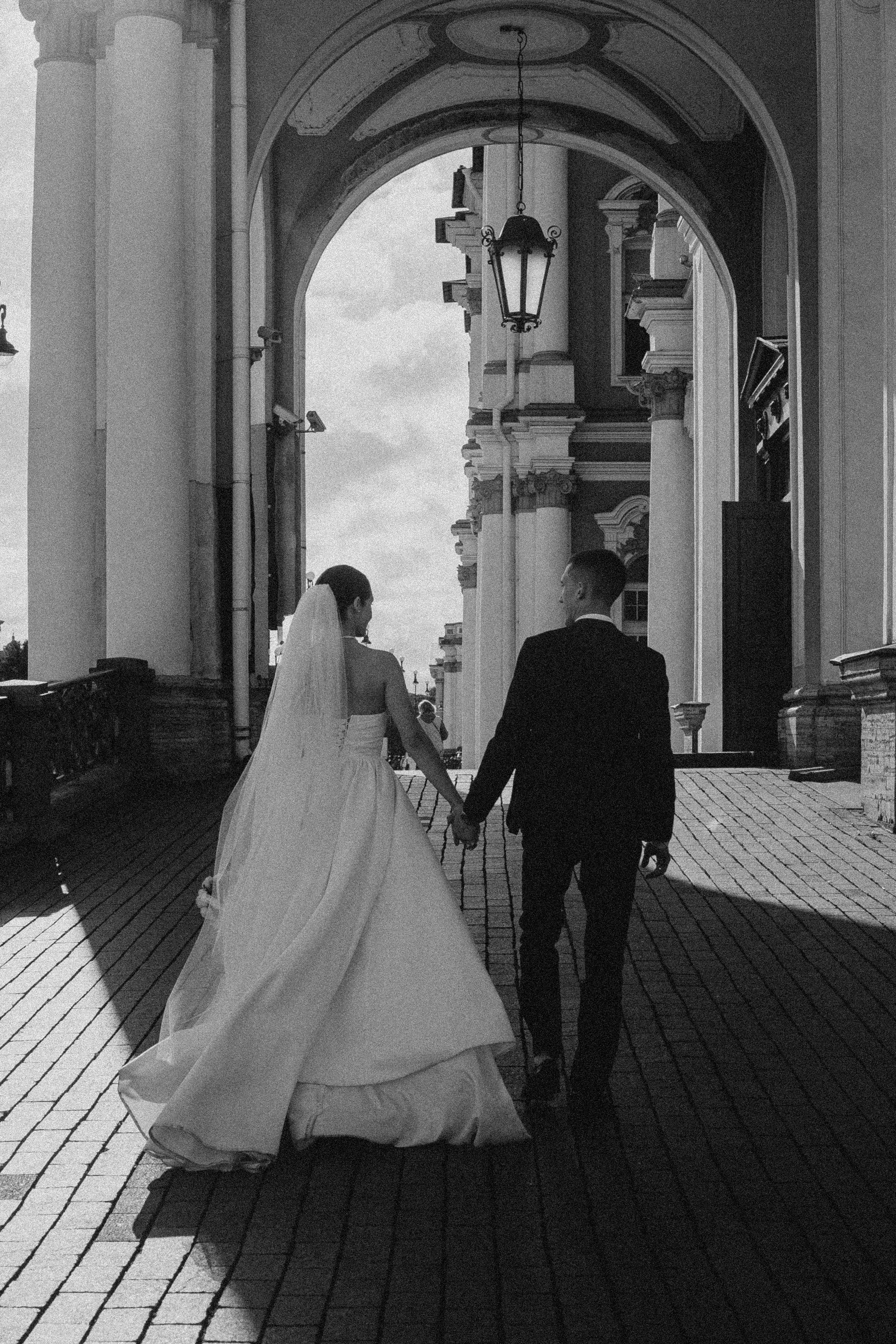 СВАДЕБНАЯ ПРОГУЛКА В САНТК-ПЕТЕРБУРГЕ (ИСАКИЕВСКИЙ СОБОР, ЗИМНЯЯ КАНАВКА, ЭРМИТАЖ И БОЛЬШАЯ МОРСКАЯ УЛИЦА). Профессиональный фотограф, Санкт-Петербург — Виктория Богомолова