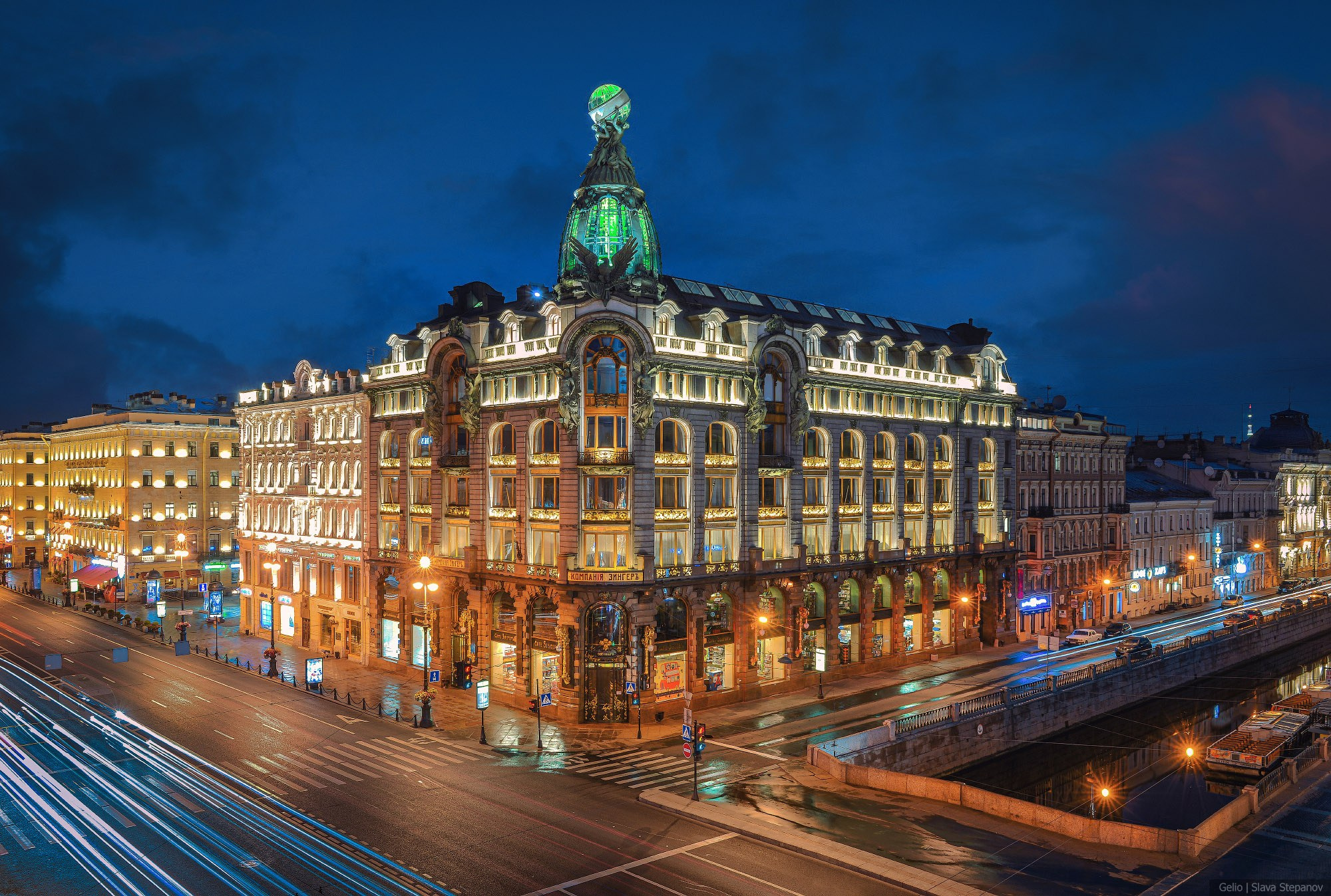 Санкт-Петербург, дом Зингера в вечерних огнях, подсветка