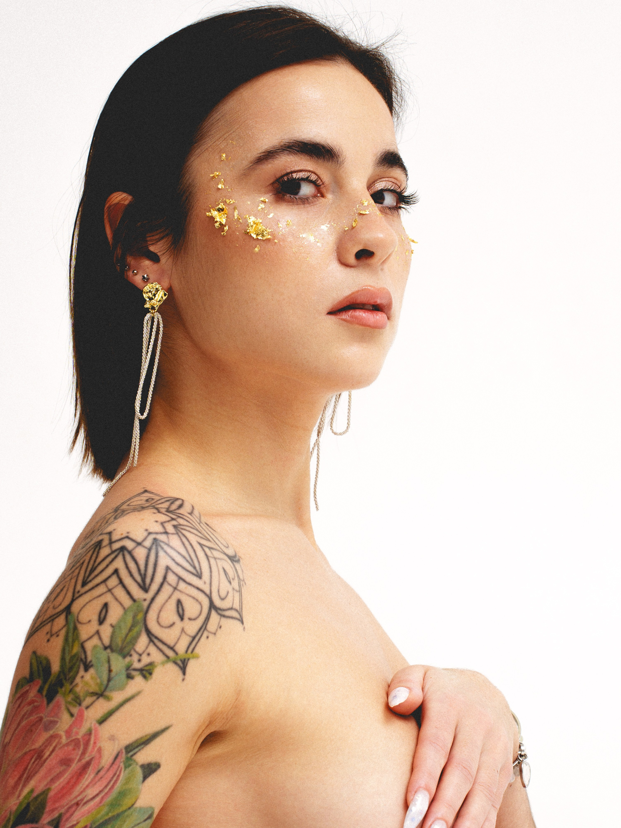 В красных колготках. Иван Упоров — фотограф, рилсмейкер чебоксары