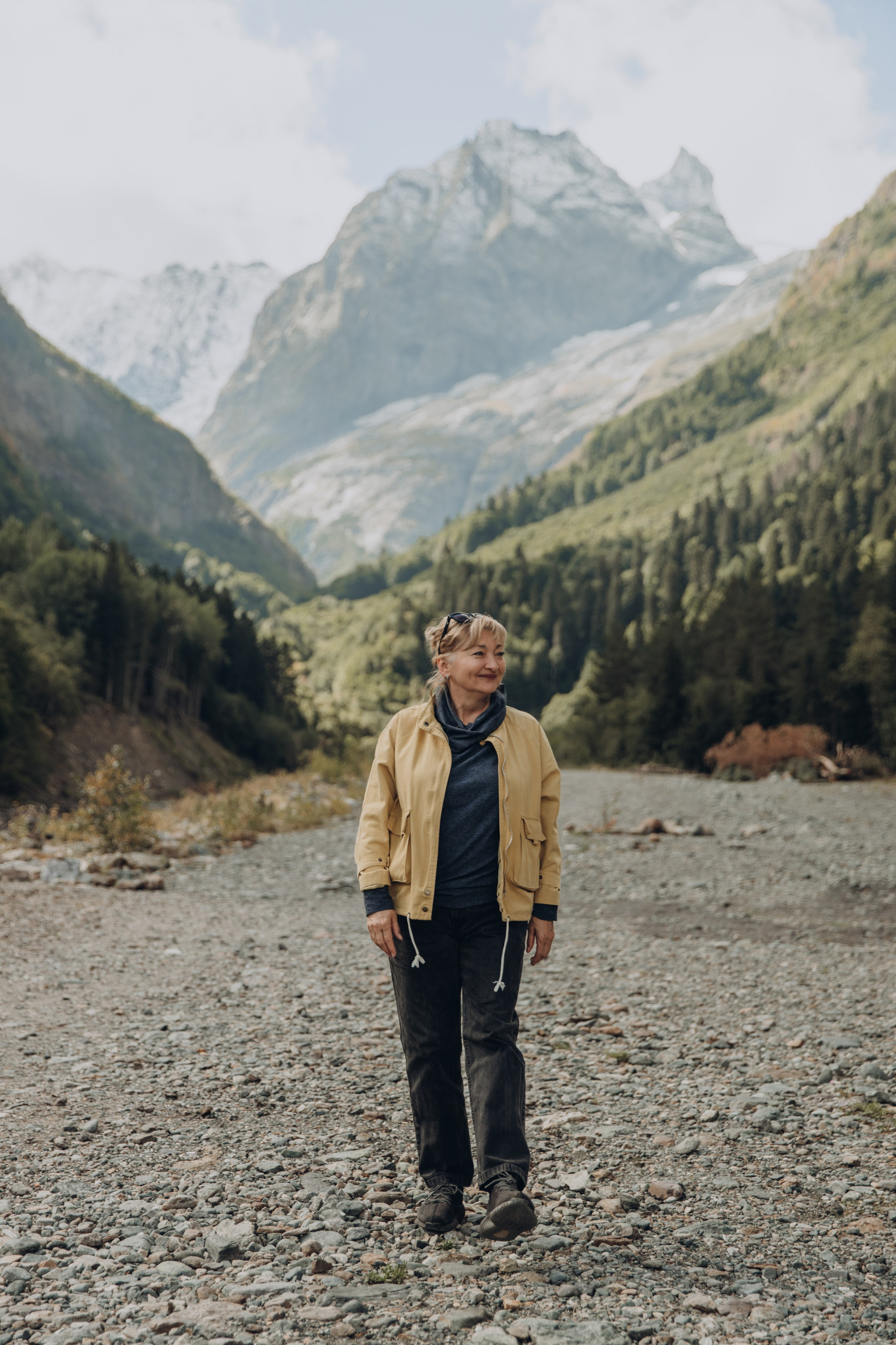 Юля с семьей, Домбай. Портфолио