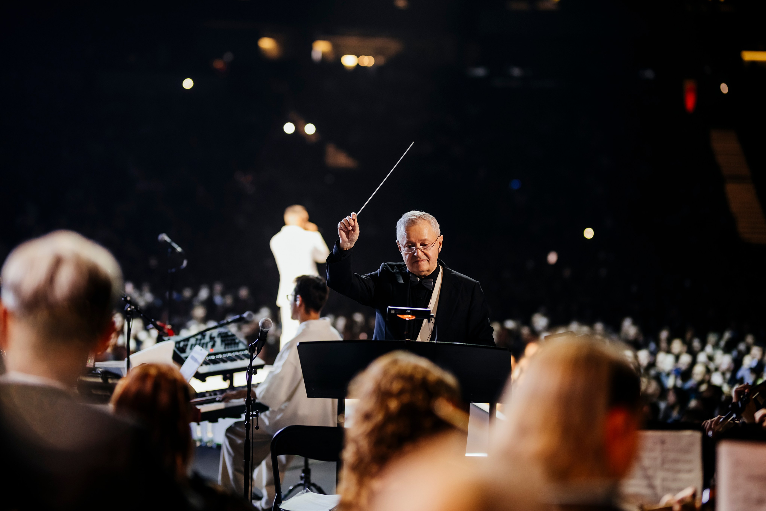 Концерт L’ONE с хором и симфоническим оркестром в Live Арене 19 октября 2025. Репортажный, event, концертный и backstage фотограф из Москвы Виталий Кривцов