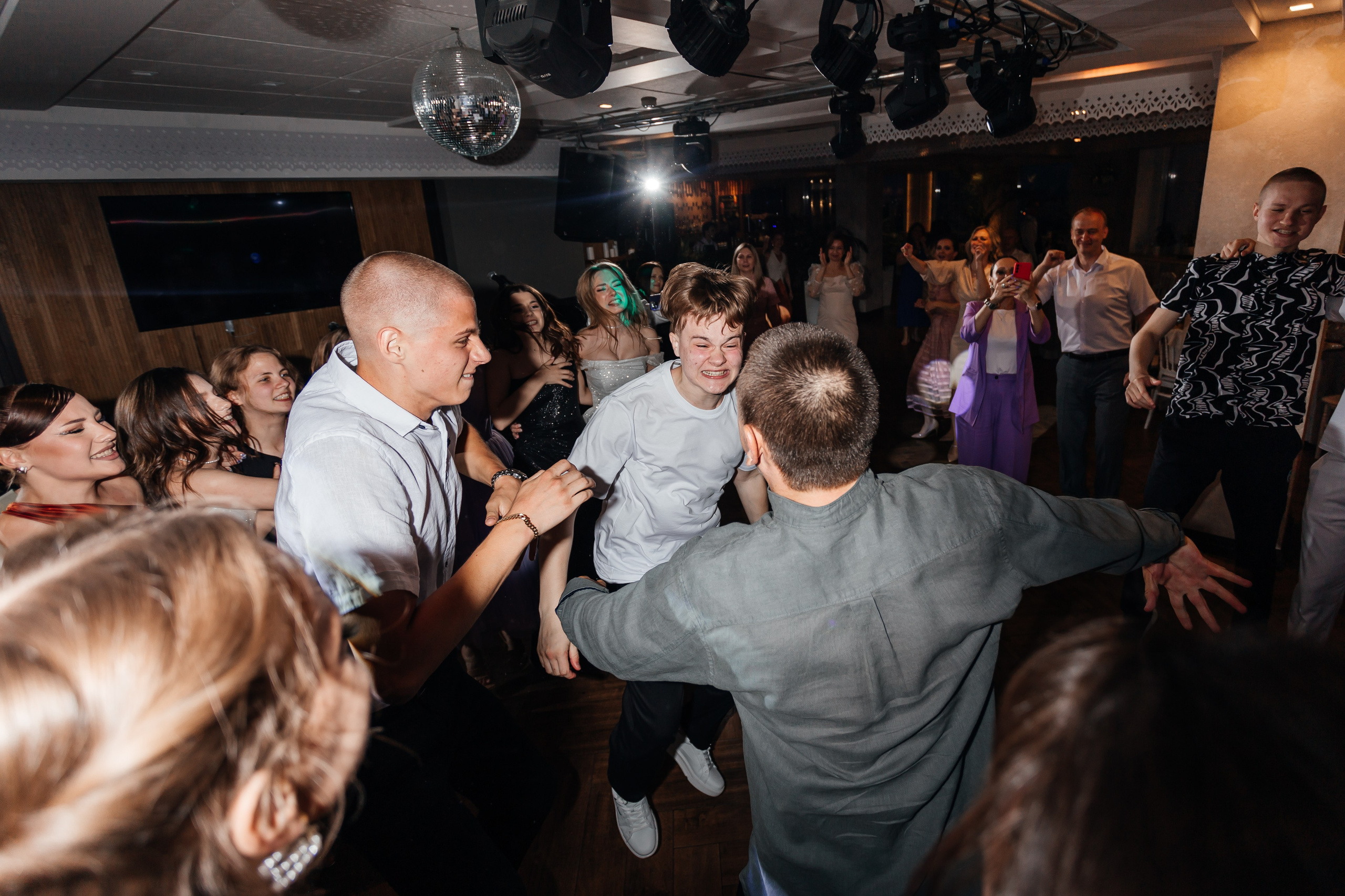 Выпускной 11 «А». Школа № 42. Свадебный фотограф в Краснодаре Николай Крауз