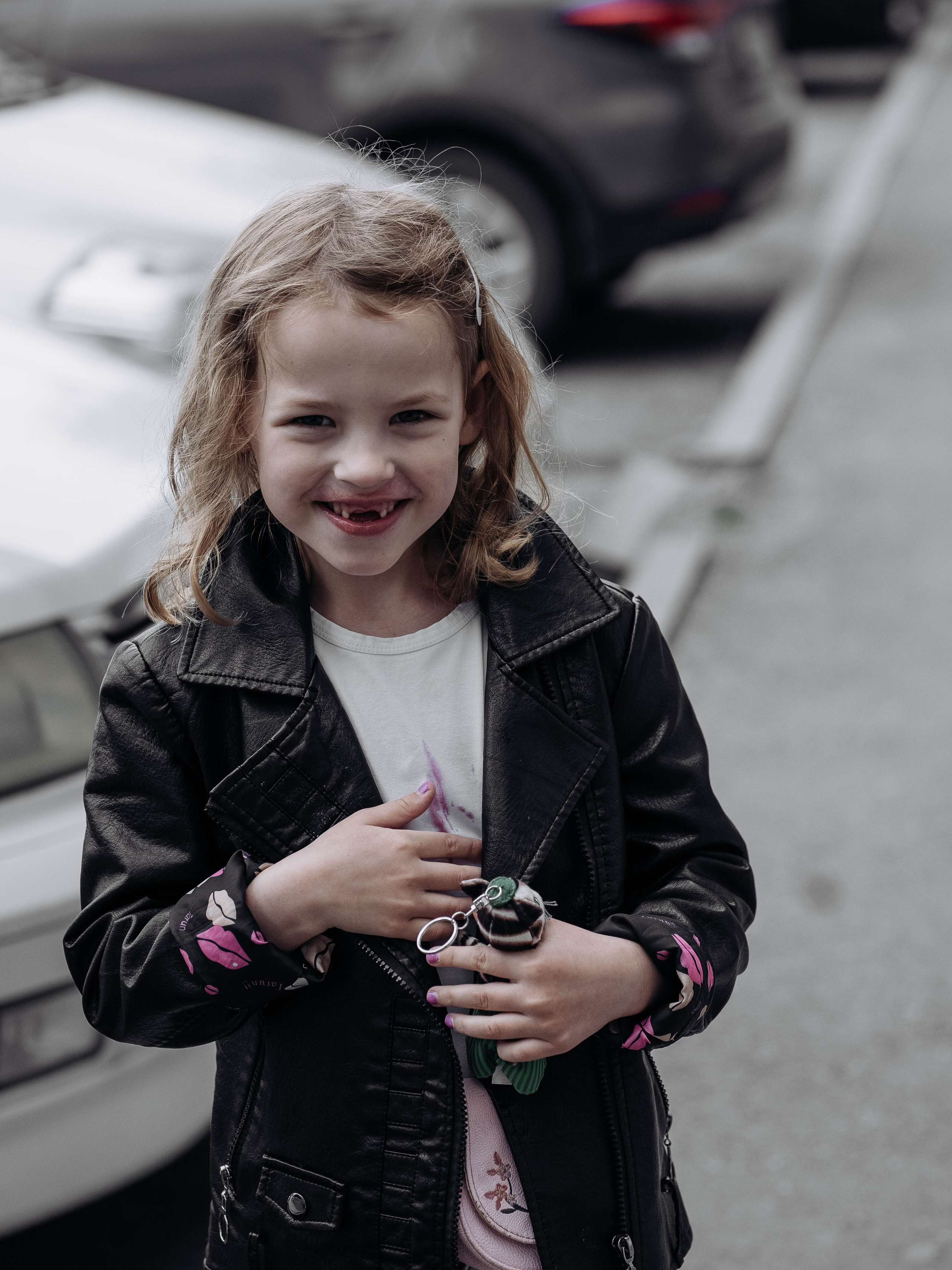 Маня и Аня ранним утром 🤍. Семейный фотограф в Томске Зарина Азизбаева