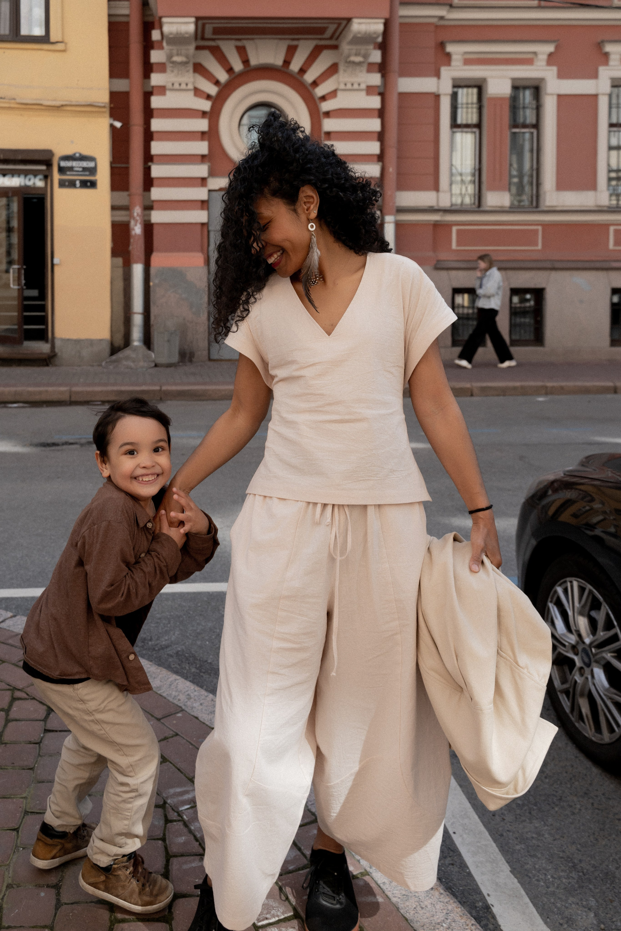 Лида, Даня и Эвелина 🤍 Всех нужнее и дороже, всех доверчивей и строже в этом мире доброта. Лайфстайл фотограф в Санкт-Петербурге — Наташа Шмидт