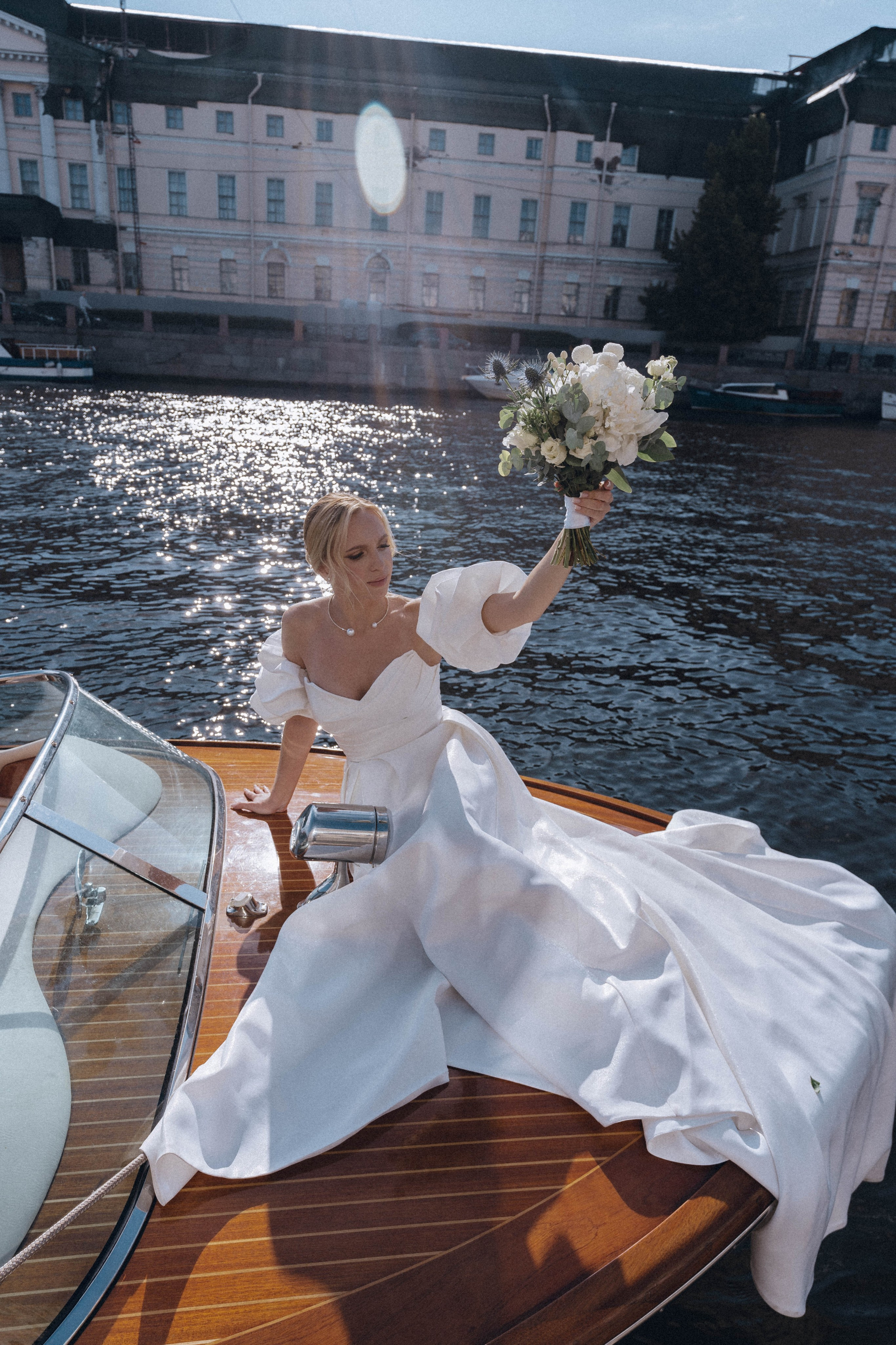 СВАДЕНБНАЯ СЬЕМКА НА КАТЕРЕ ПО КАНАЛАМ САНКТ-ПЕТЕРБУРГА И В АКВАТОРИИ НЕВЫ. Профессиональный фотограф, Санкт-Петербург — Виктория Богомолова